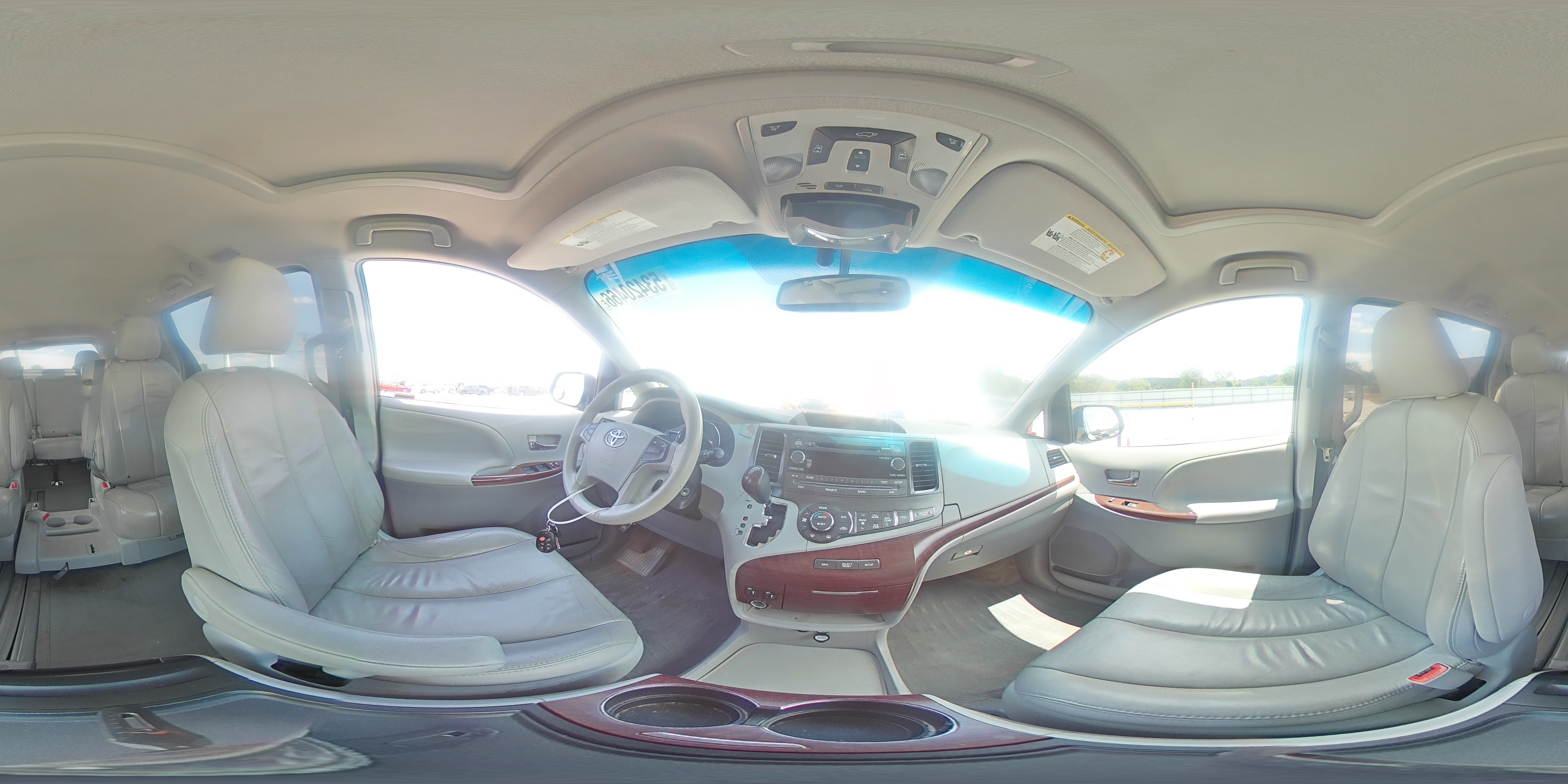 2014 Toyota Sienna Xle 8-passenger White vin: 5TDYK3DC3ES492420
