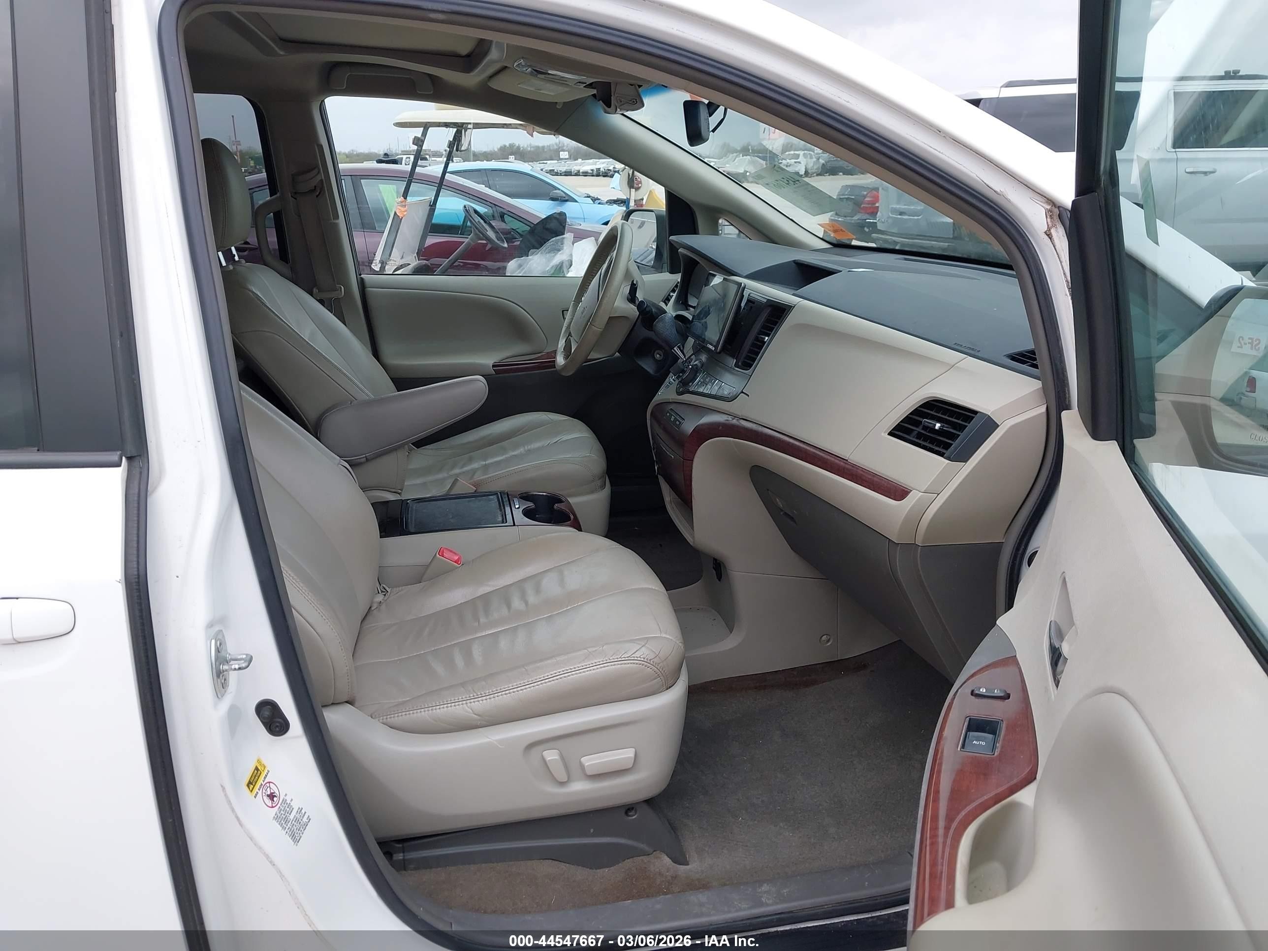 2014 Toyota Sienna Xle V6 8 Passenger Белый vin: 5TDYK3DC3ES502461