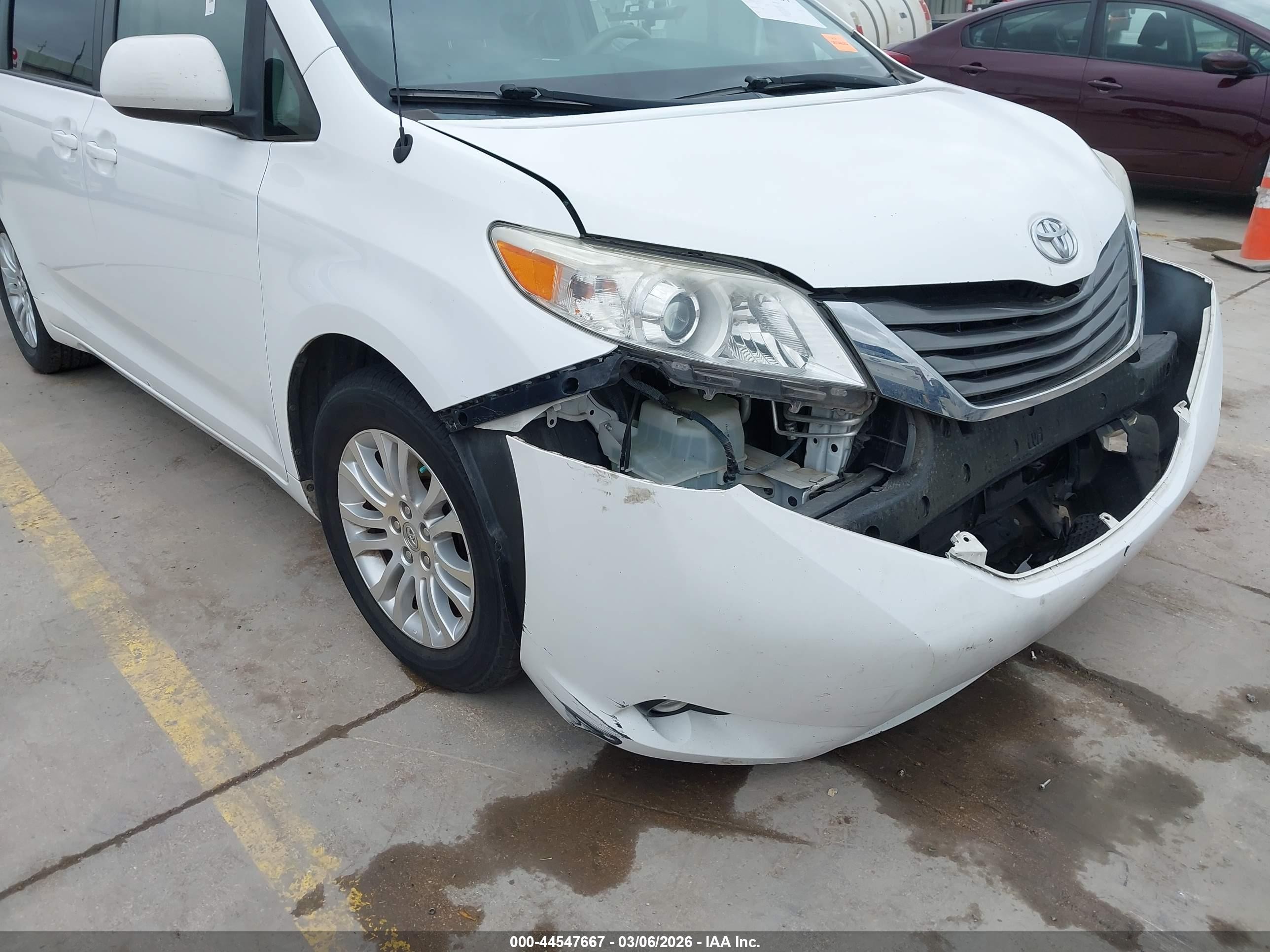 2014 Toyota Sienna Xle V6 8 Passenger Белый vin: 5TDYK3DC3ES502461