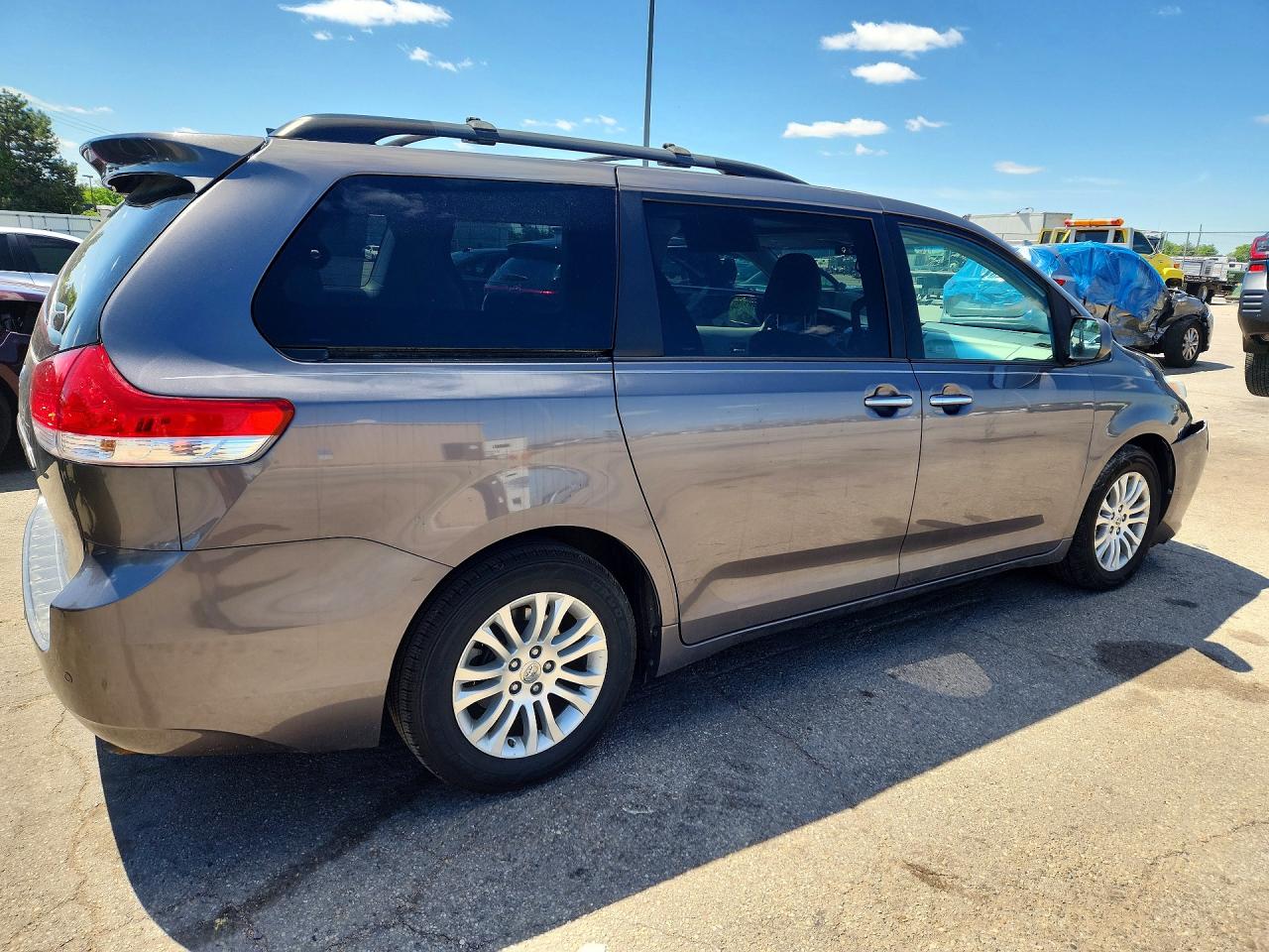 2014 Toyota Sienna Xle 8-passenger Gray vin: 5TDYK3DC3ES521589