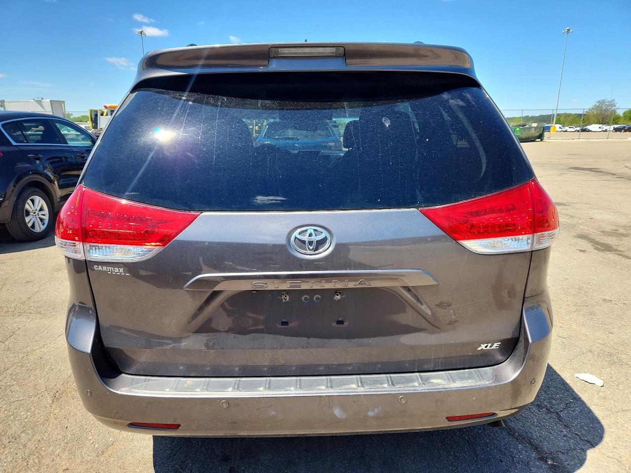 2014 Toyota Sienna Xle 8-passenger Gray vin: 5TDYK3DC3ES521589