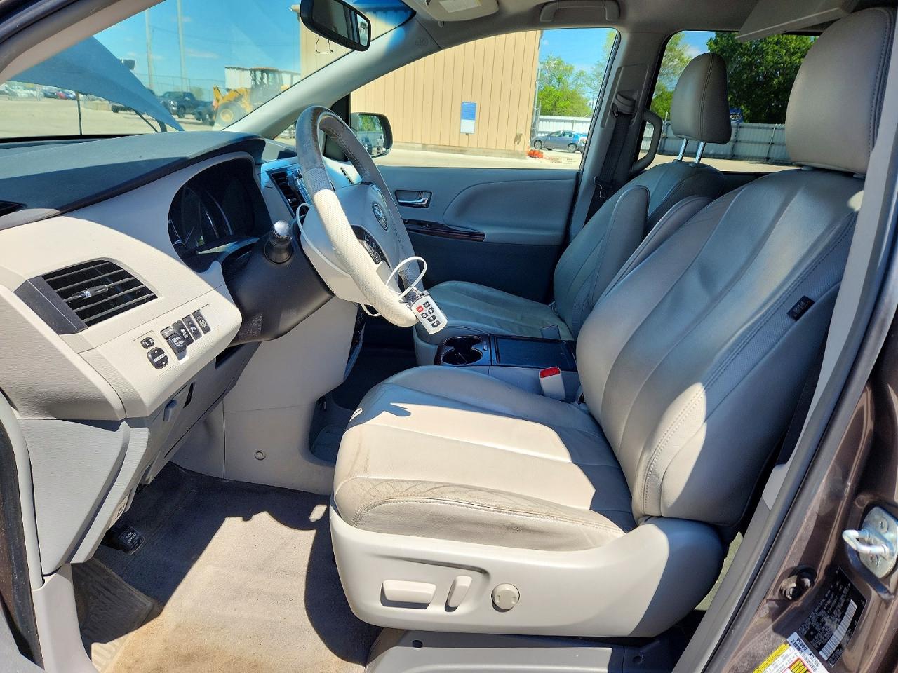 2014 Toyota Sienna Xle 8-passenger Gray vin: 5TDYK3DC3ES521589