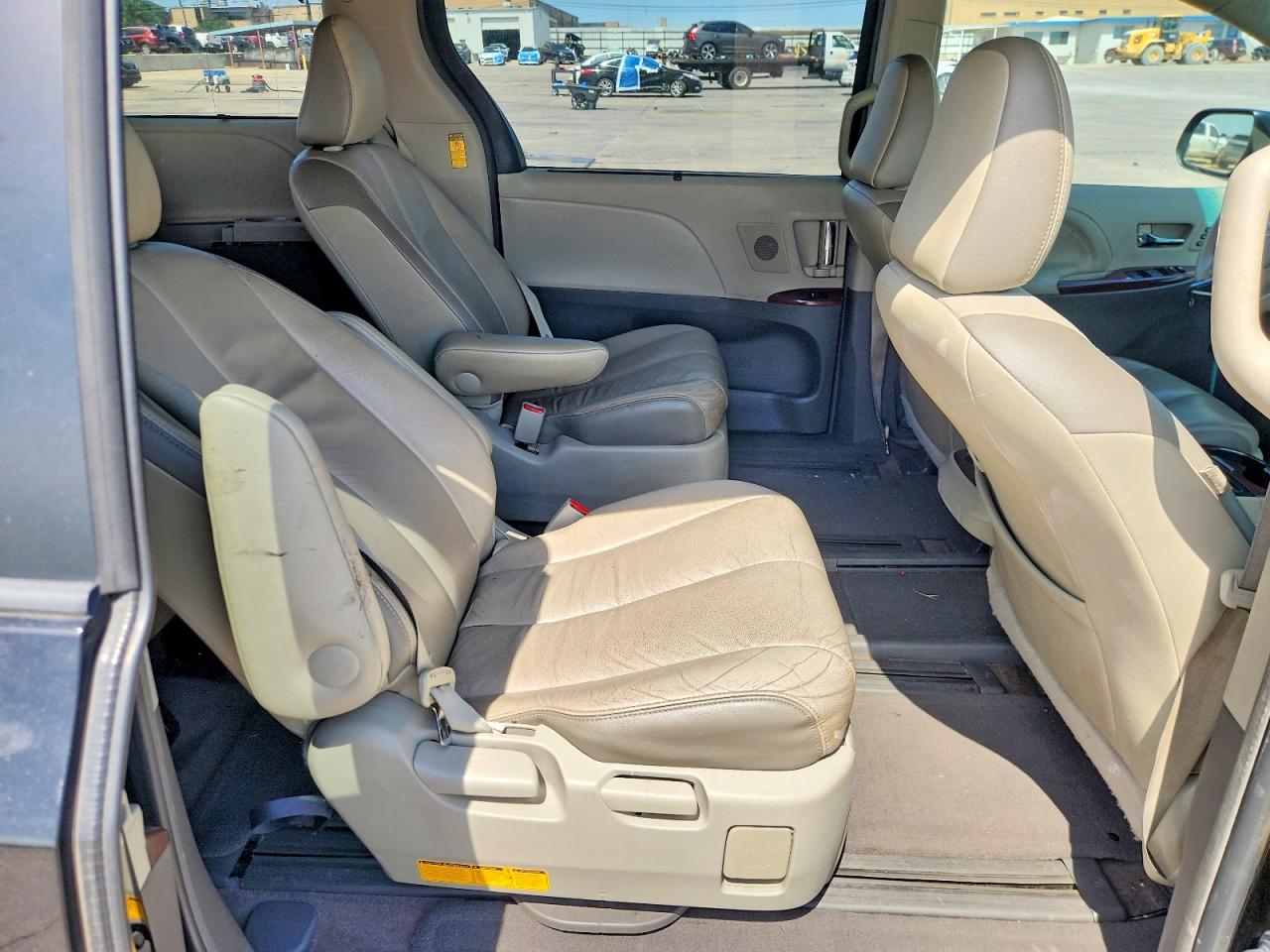 2014 Toyota Sienna Limited 7-passenger Black vin: 5TDYK3DC3ES526243