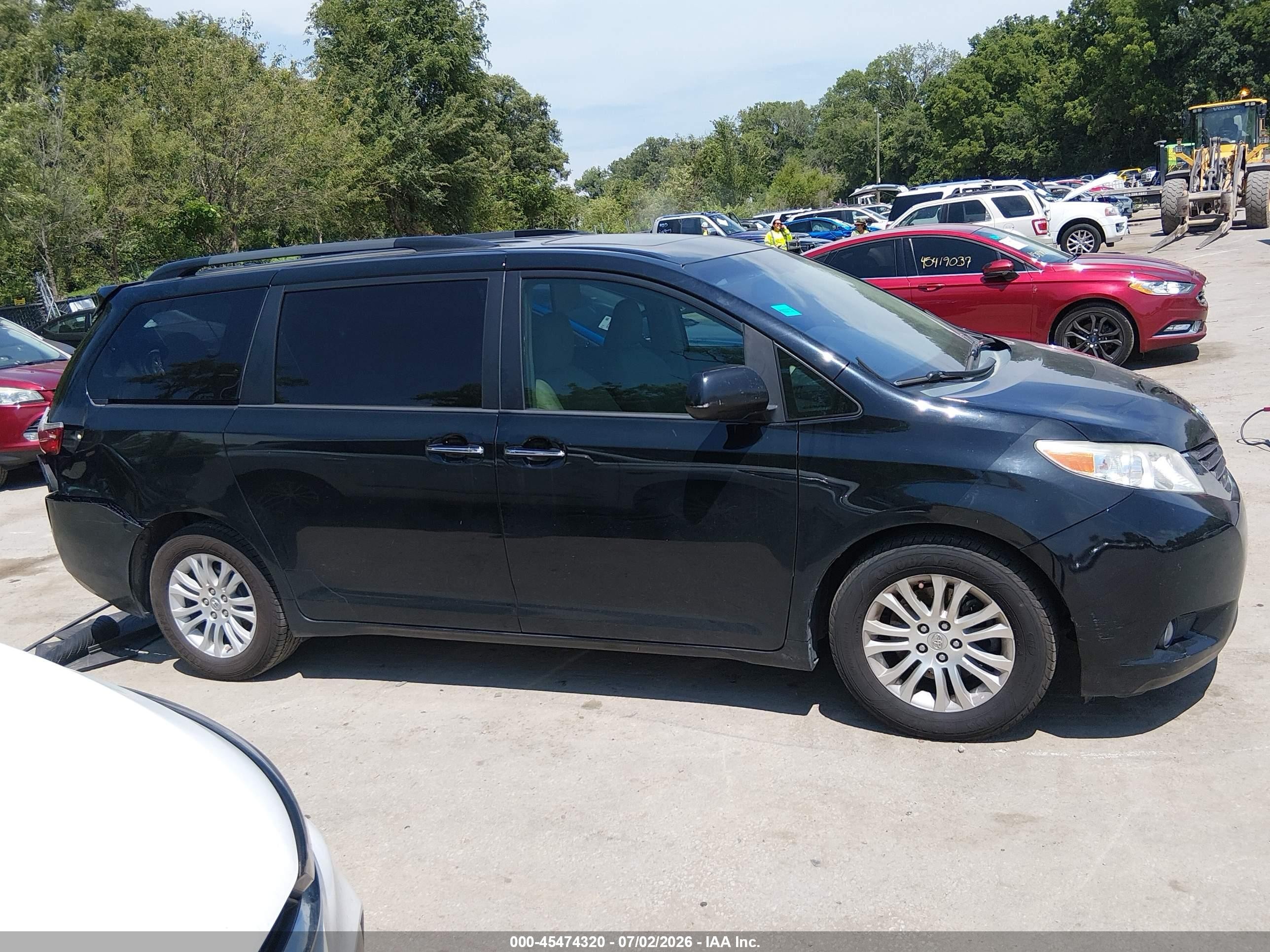 2015 Toyota Sienna Xle 8 Passenger Black vin: 5TDYK3DC3FS538264