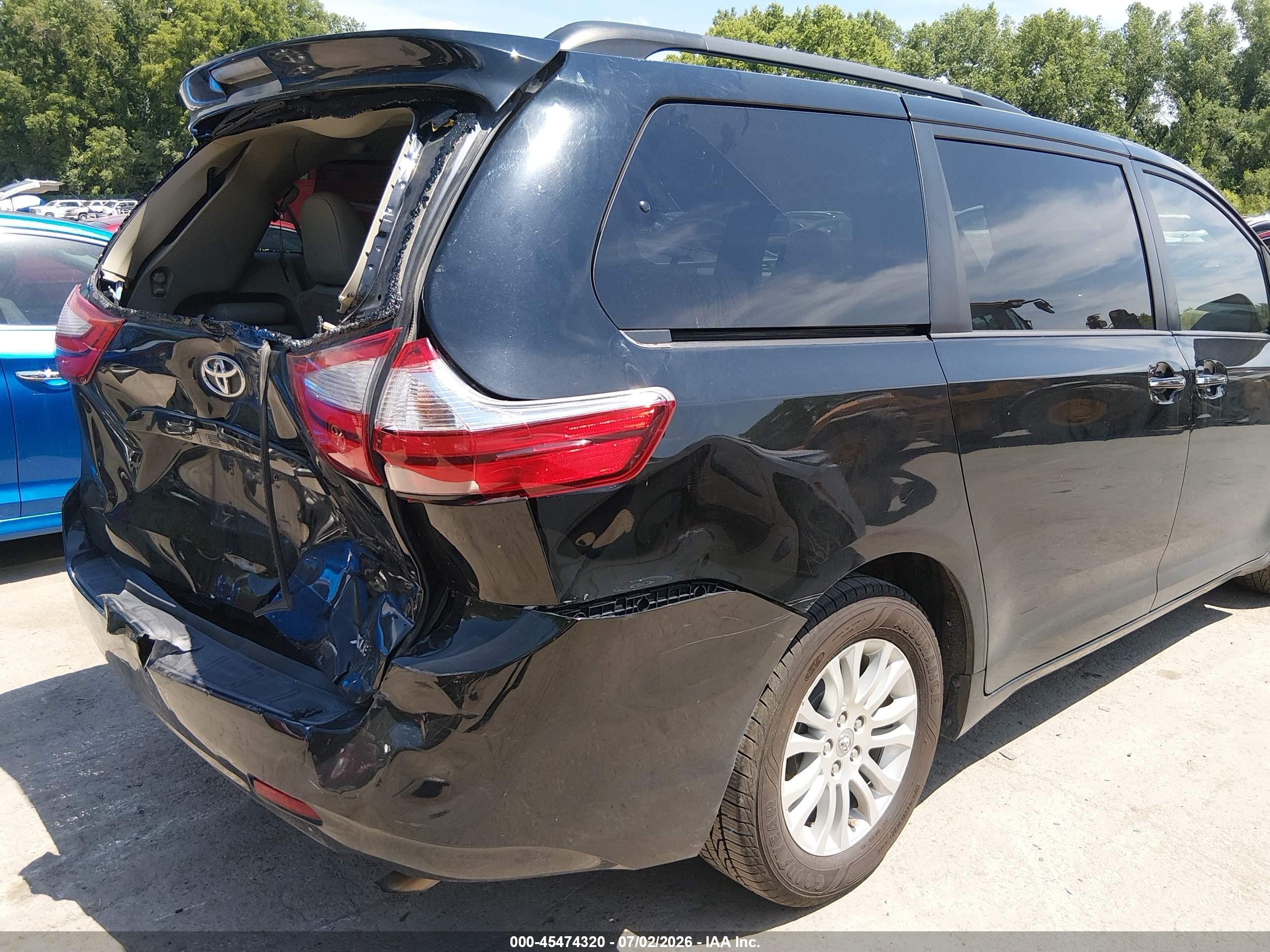 2015 Toyota Sienna Xle 8 Passenger Black vin: 5TDYK3DC3FS538264