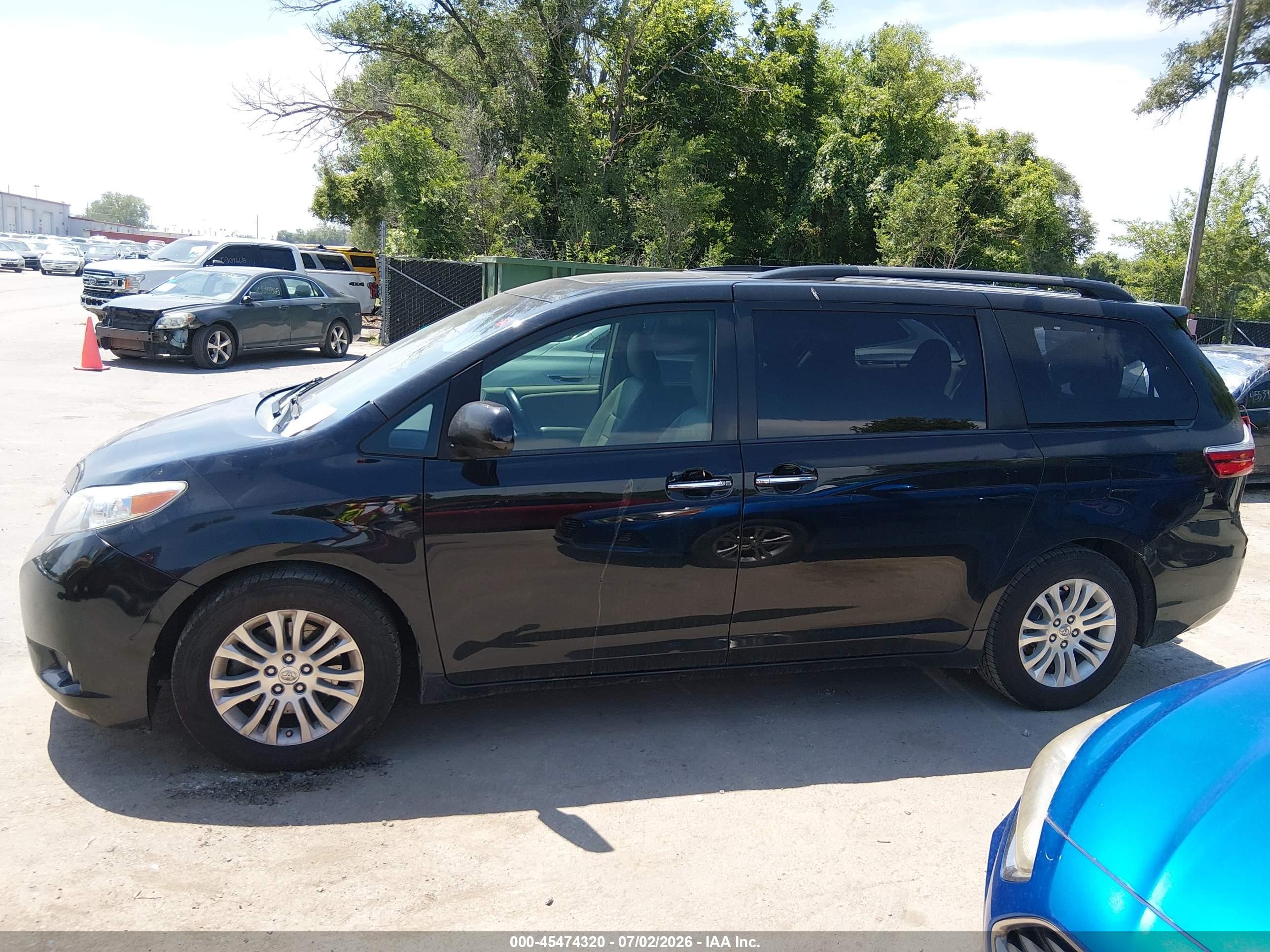 2015 Toyota Sienna Xle 8 Passenger Black vin: 5TDYK3DC3FS538264