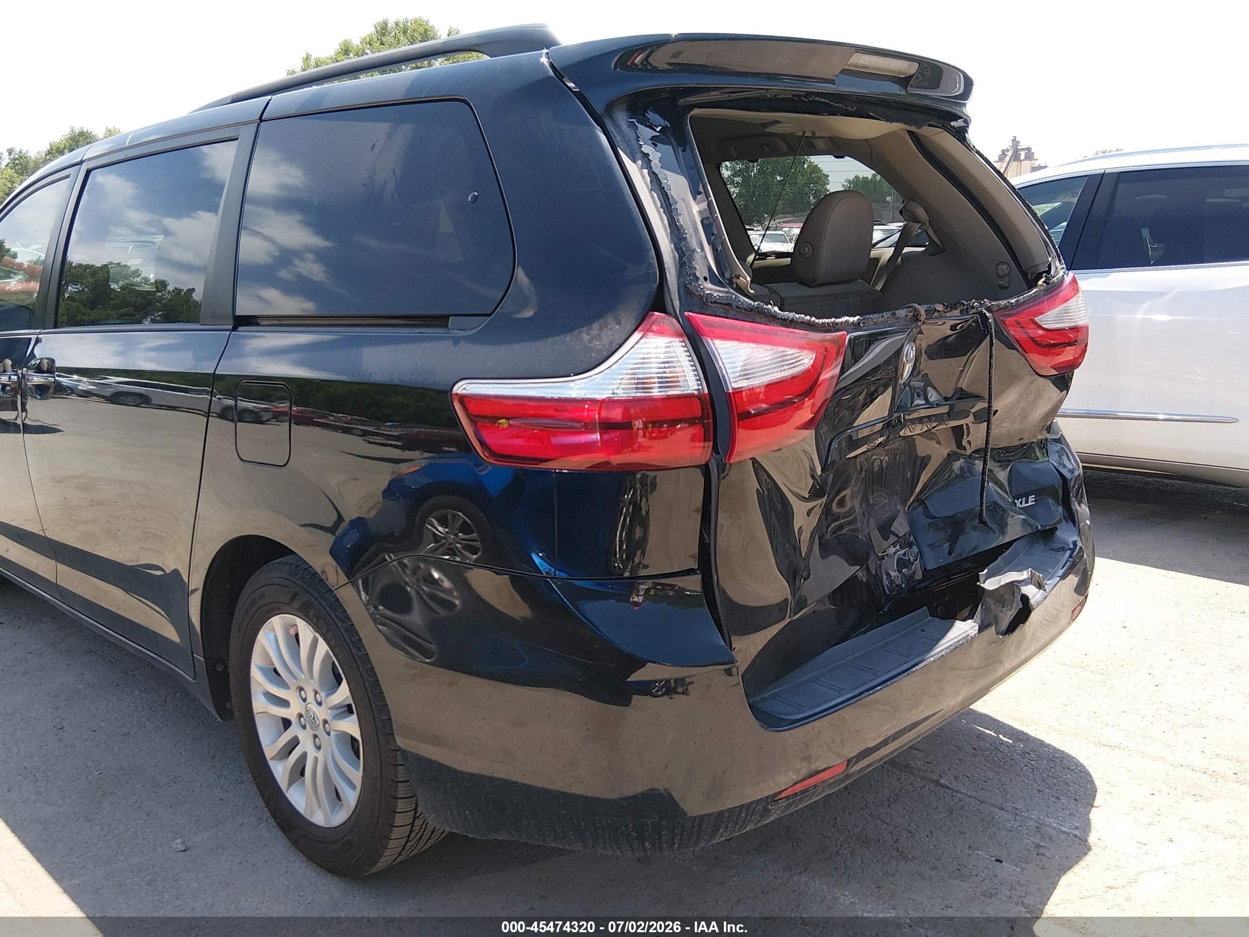 2015 Toyota Sienna Xle 8 Passenger Black vin: 5TDYK3DC3FS538264