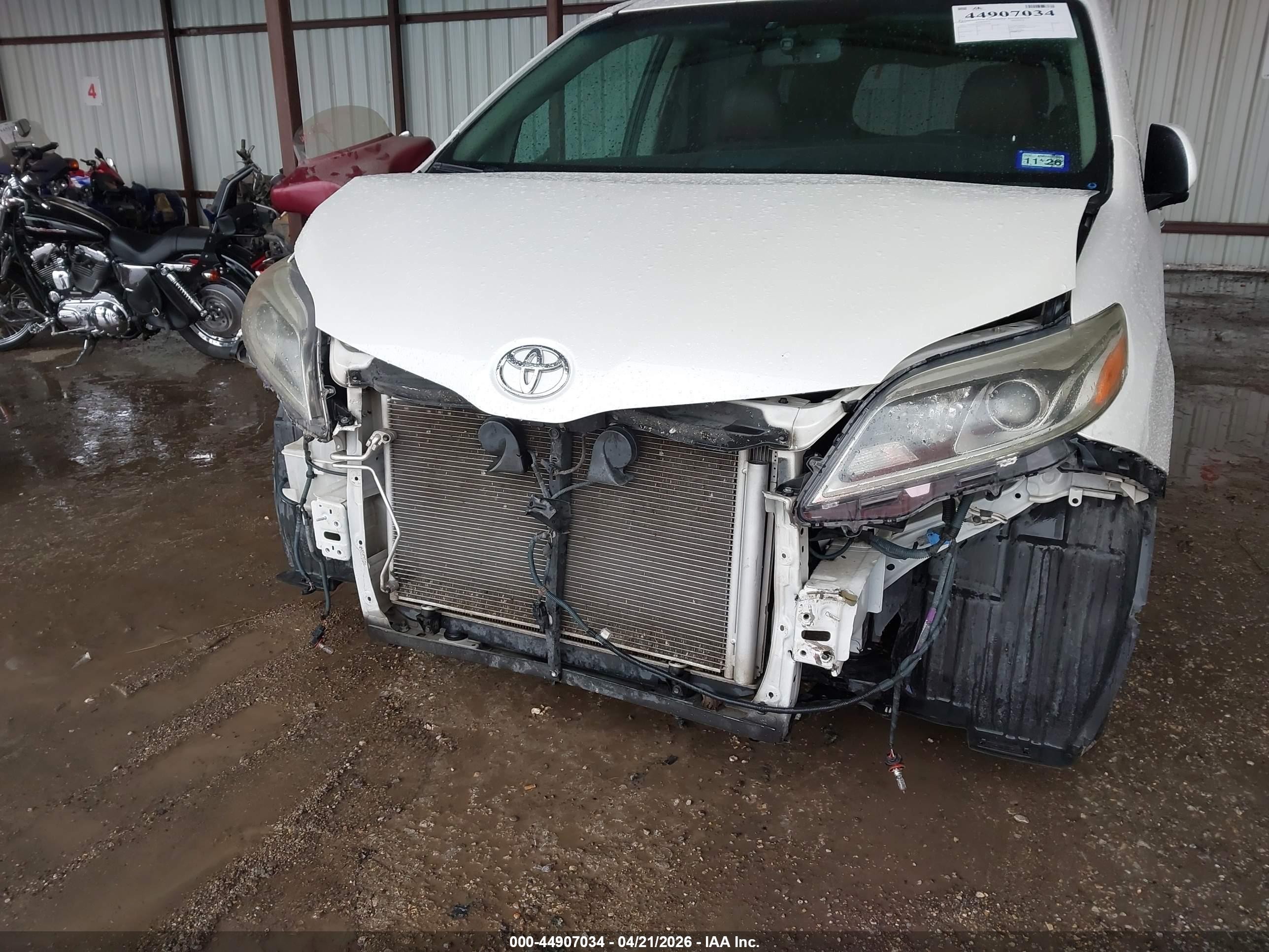 2015 Toyota Sienna Limited Premium 7 Passenger White vin: 5TDYK3DC3FS543383