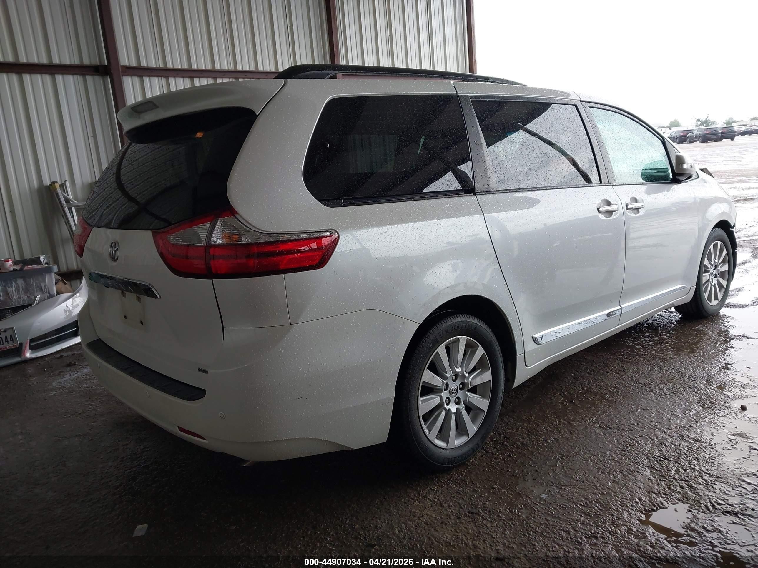 2015 Toyota Sienna Limited Premium 7 Passenger White vin: 5TDYK3DC3FS543383