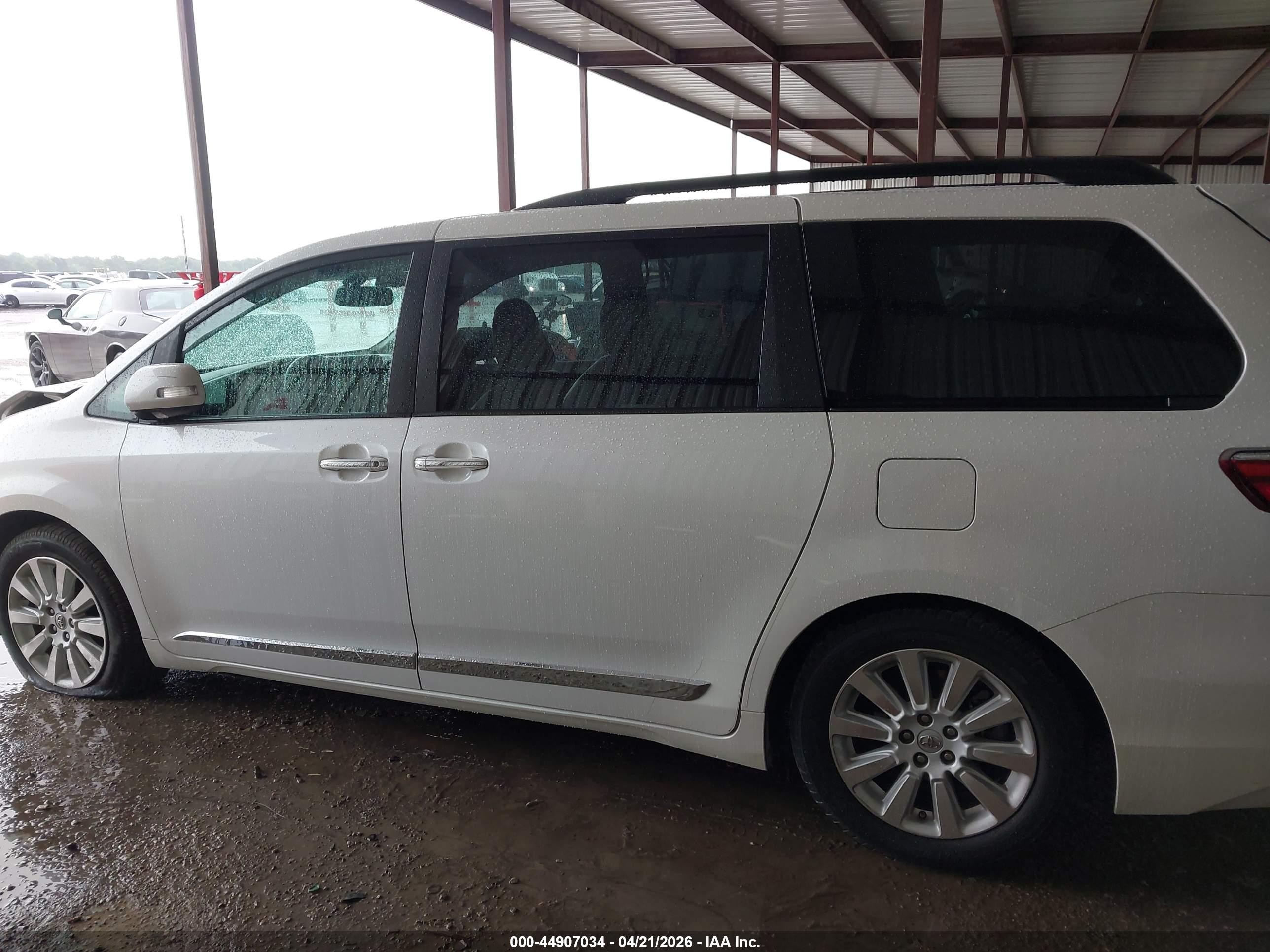 2015 Toyota Sienna Limited Premium 7 Passenger White vin: 5TDYK3DC3FS543383