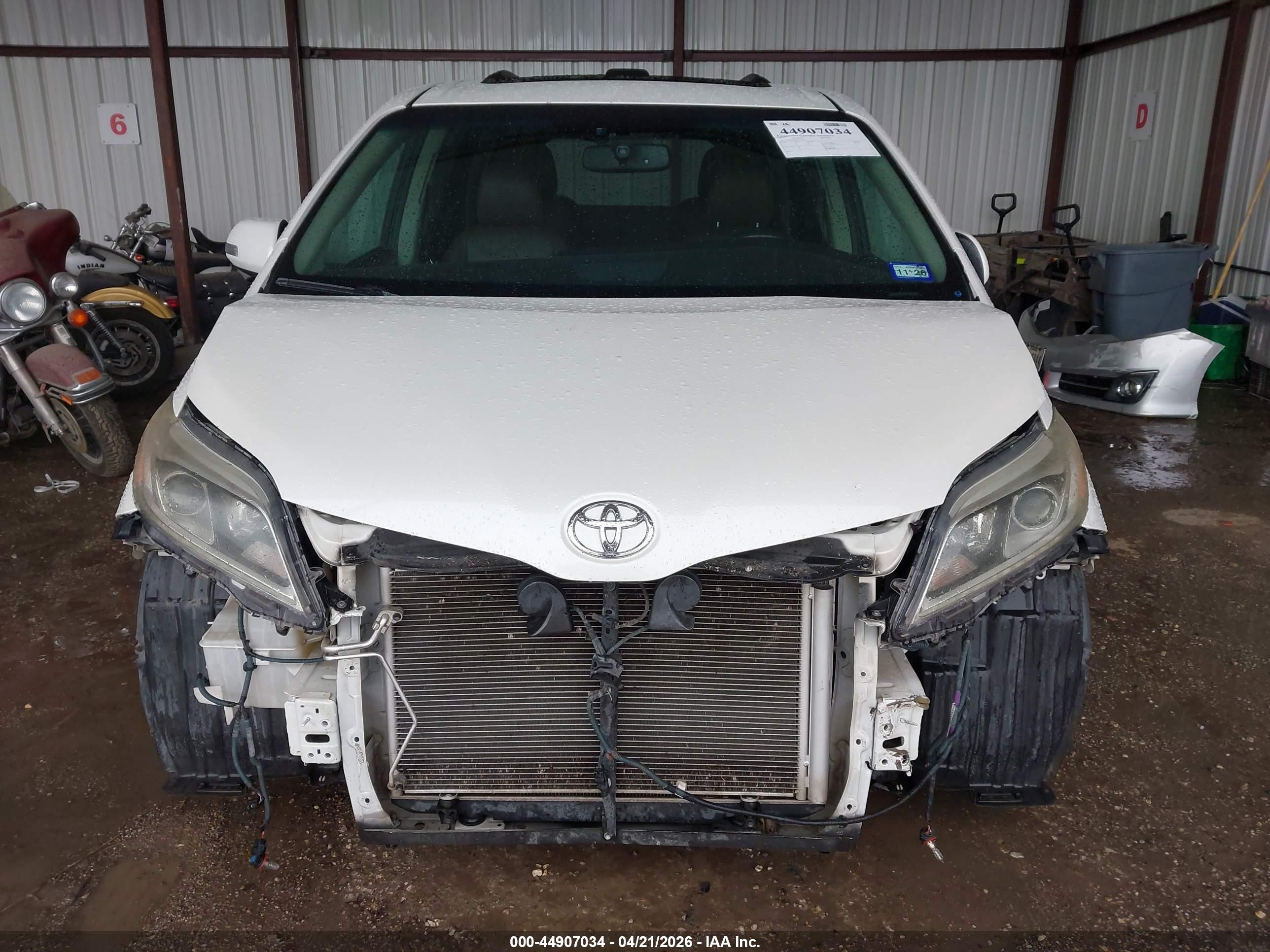 2015 Toyota Sienna Limited Premium 7 Passenger White vin: 5TDYK3DC3FS543383