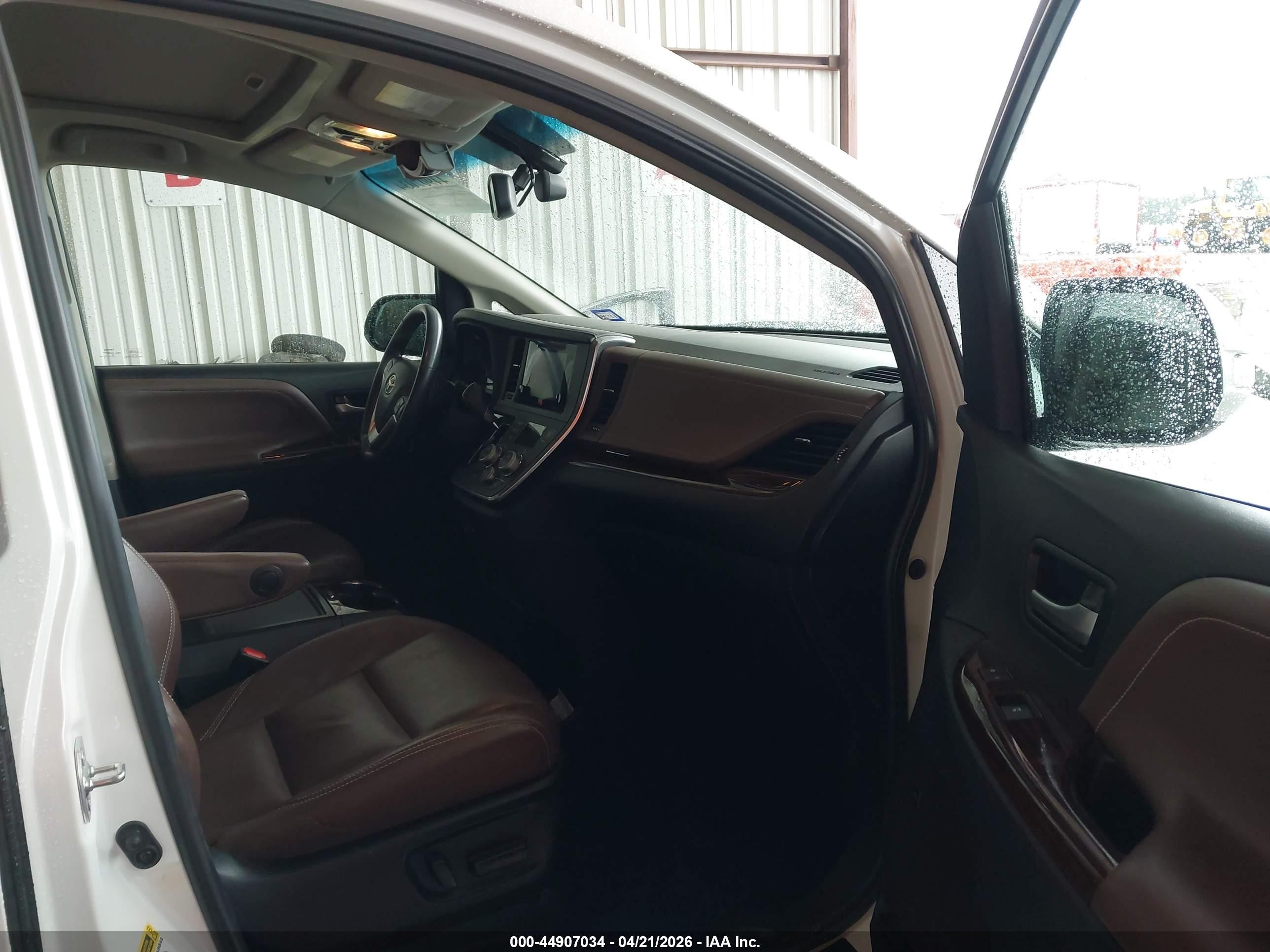 2015 Toyota Sienna Limited Premium 7 Passenger White vin: 5TDYK3DC3FS543383