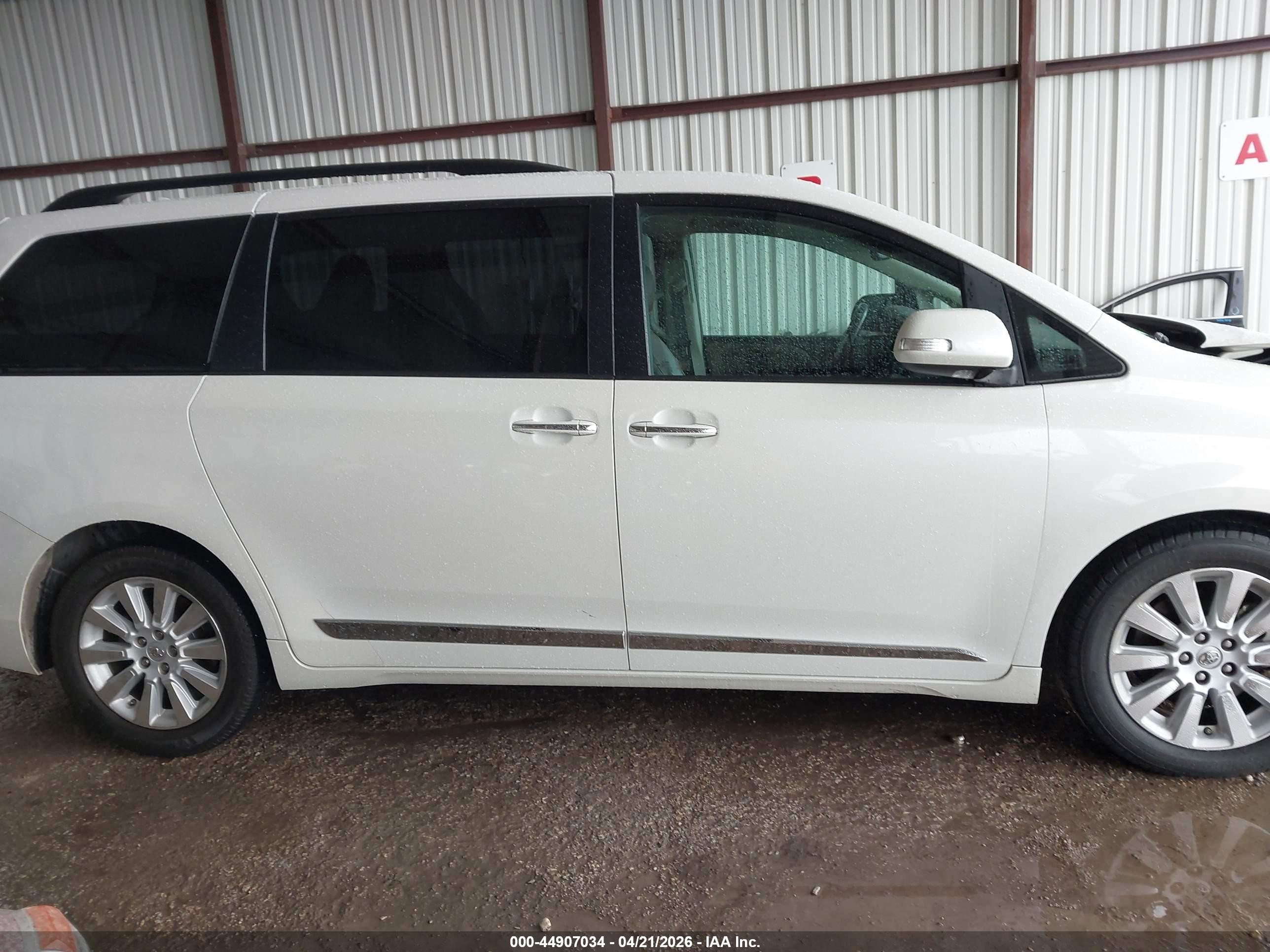 2015 Toyota Sienna Limited Premium 7 Passenger White vin: 5TDYK3DC3FS543383