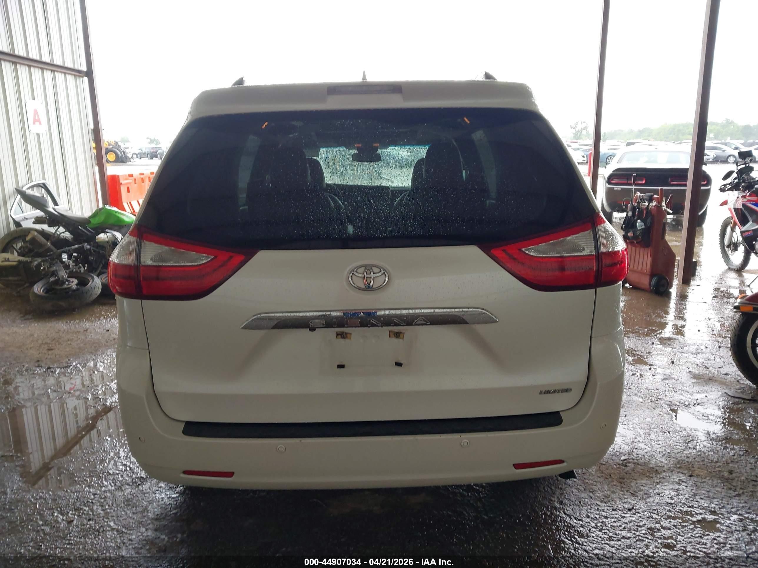 2015 Toyota Sienna Limited Premium 7 Passenger White vin: 5TDYK3DC3FS543383