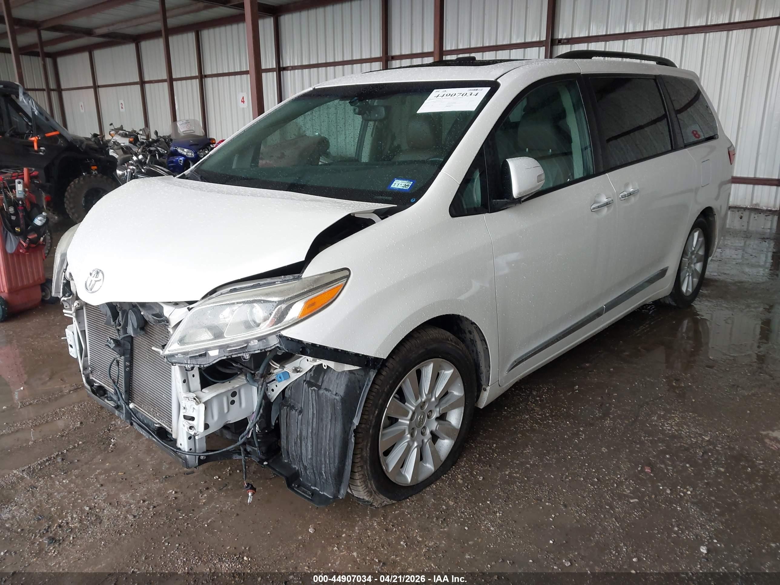 2015 Toyota Sienna Limited Premium 7 Passenger White vin: 5TDYK3DC3FS543383
