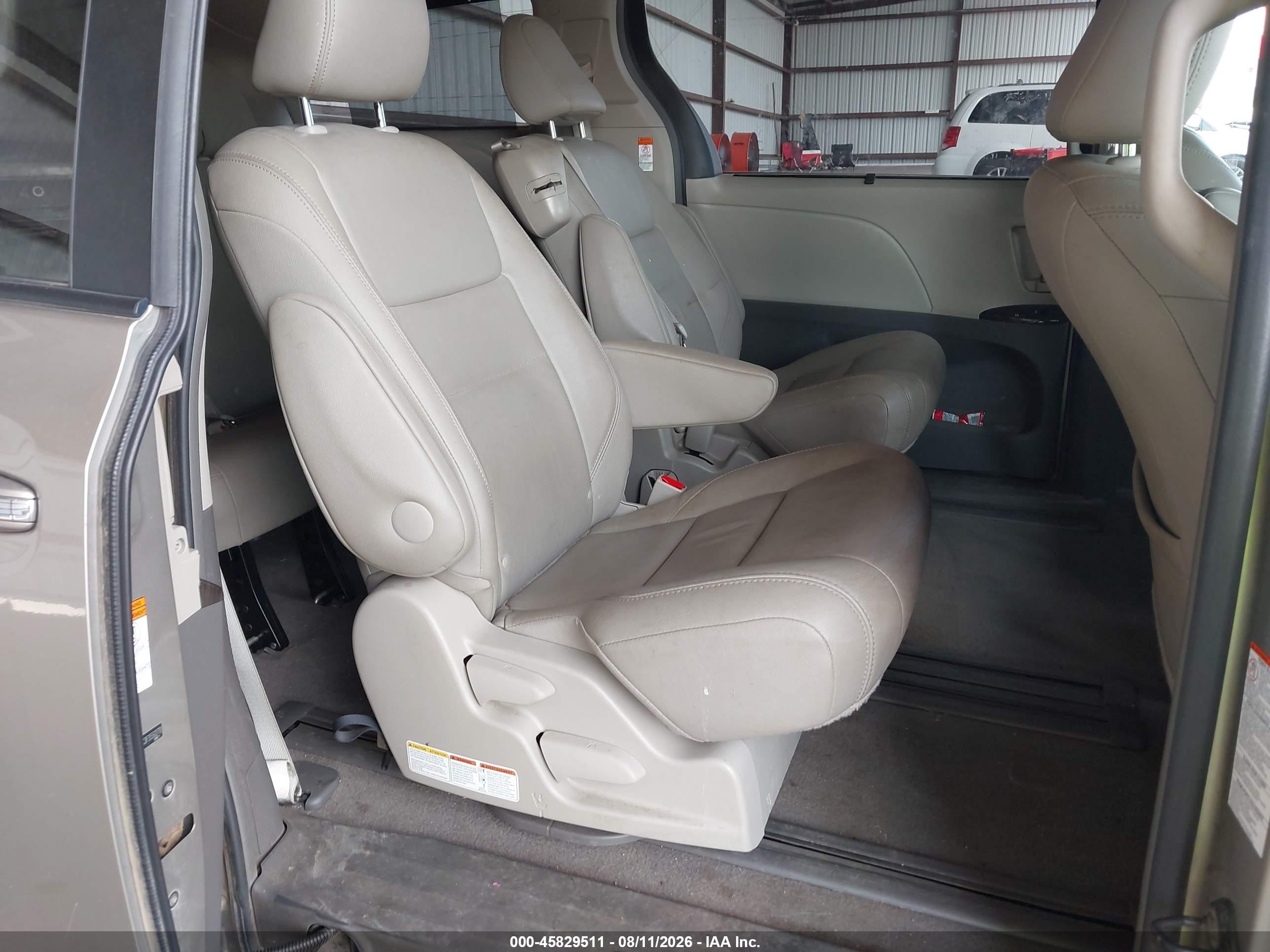 2015 Toyota Sienna Xle 8 Passenger Brown vin: 5TDYK3DC3FS550270