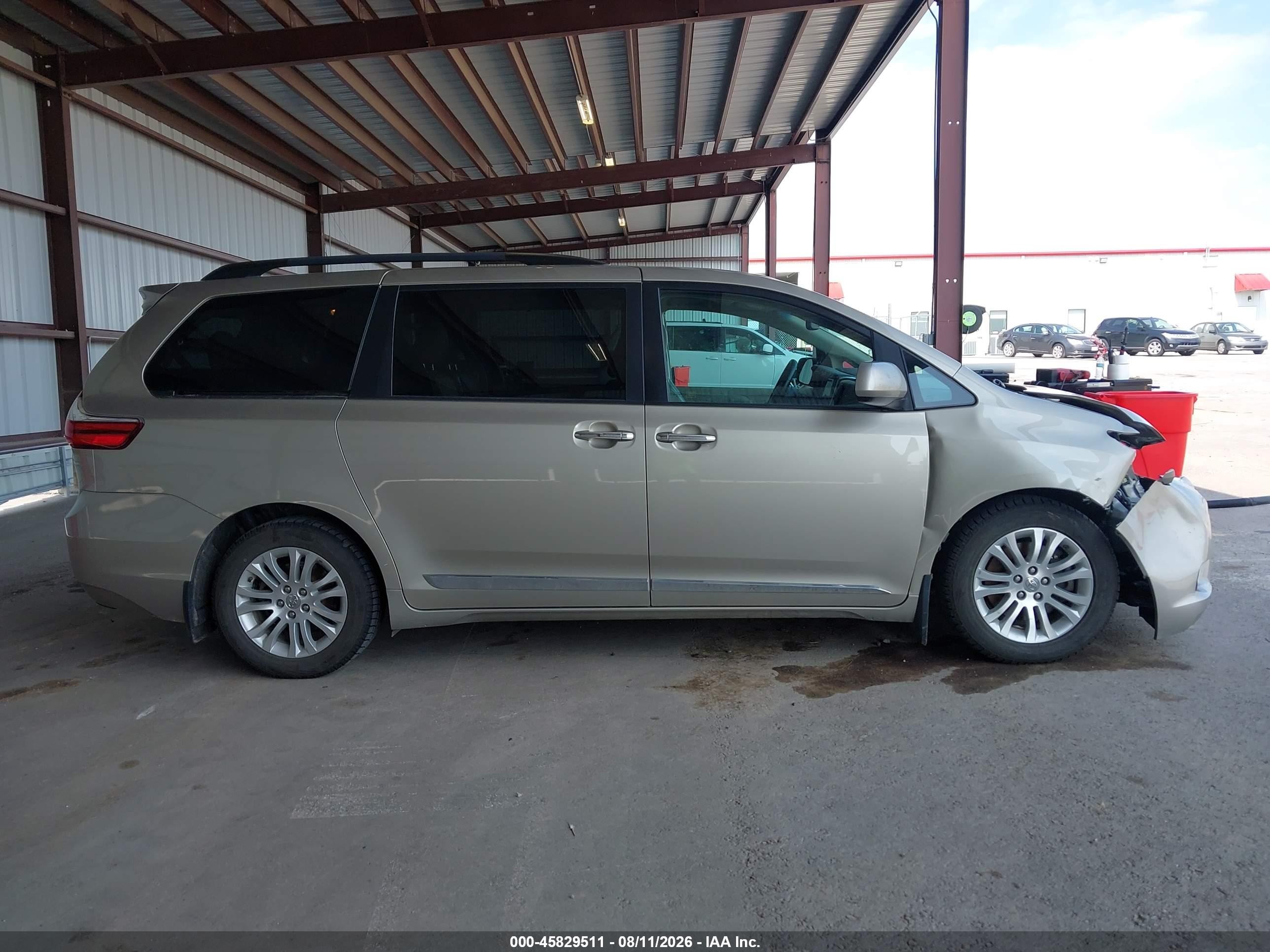 2015 Toyota Sienna Xle 8 Passenger Brown vin: 5TDYK3DC3FS550270