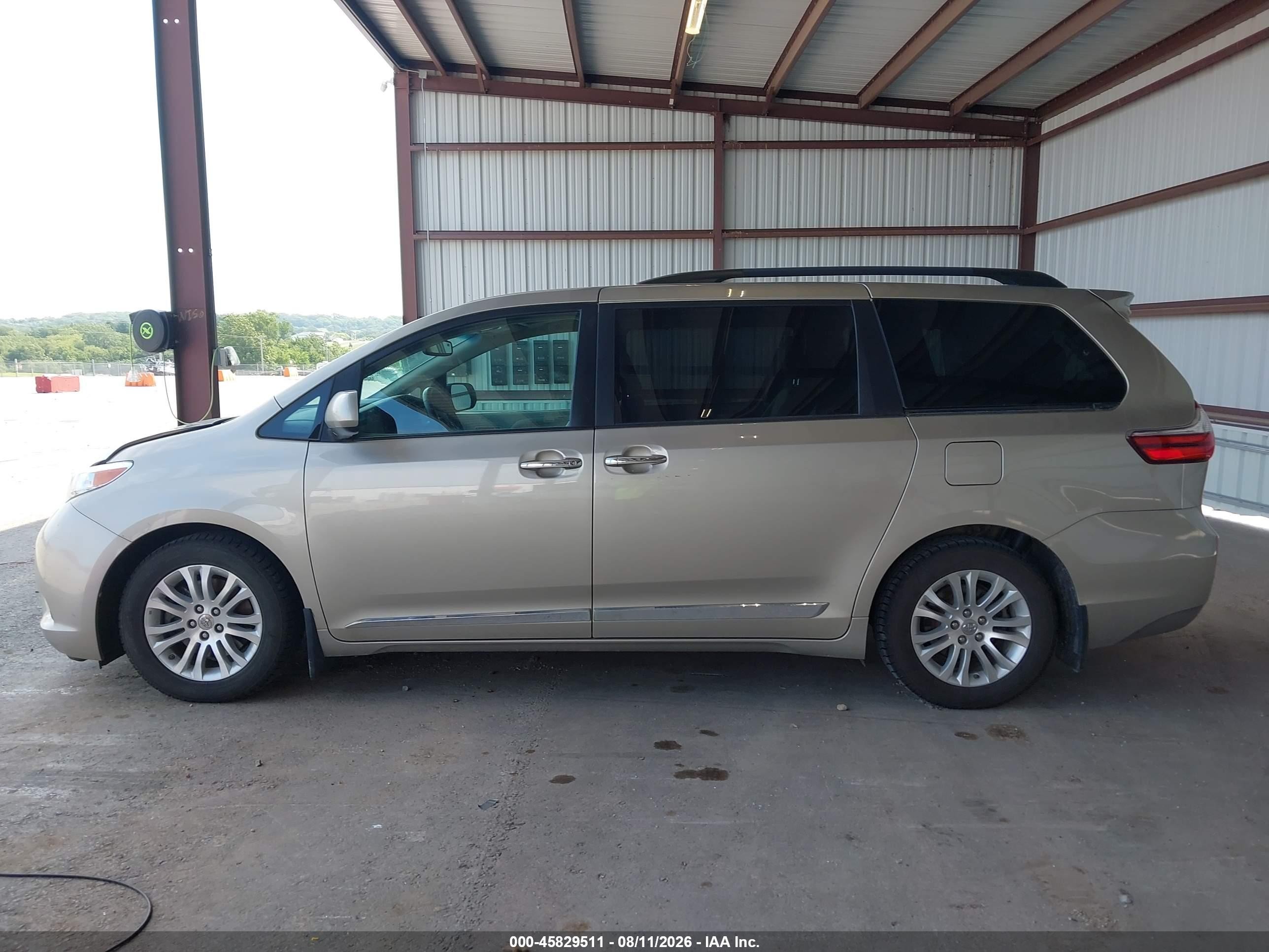 2015 Toyota Sienna Xle 8 Passenger Brown vin: 5TDYK3DC3FS550270