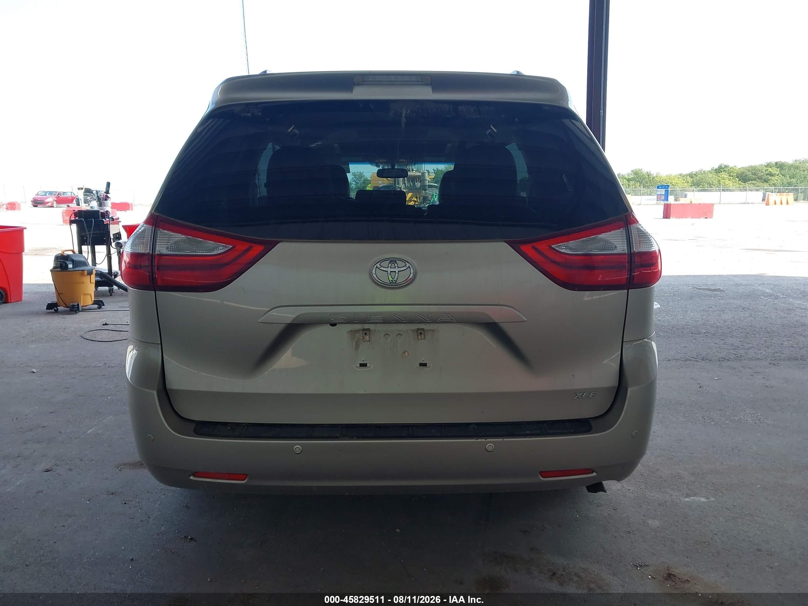 2015 Toyota Sienna Xle 8 Passenger Brown vin: 5TDYK3DC3FS550270