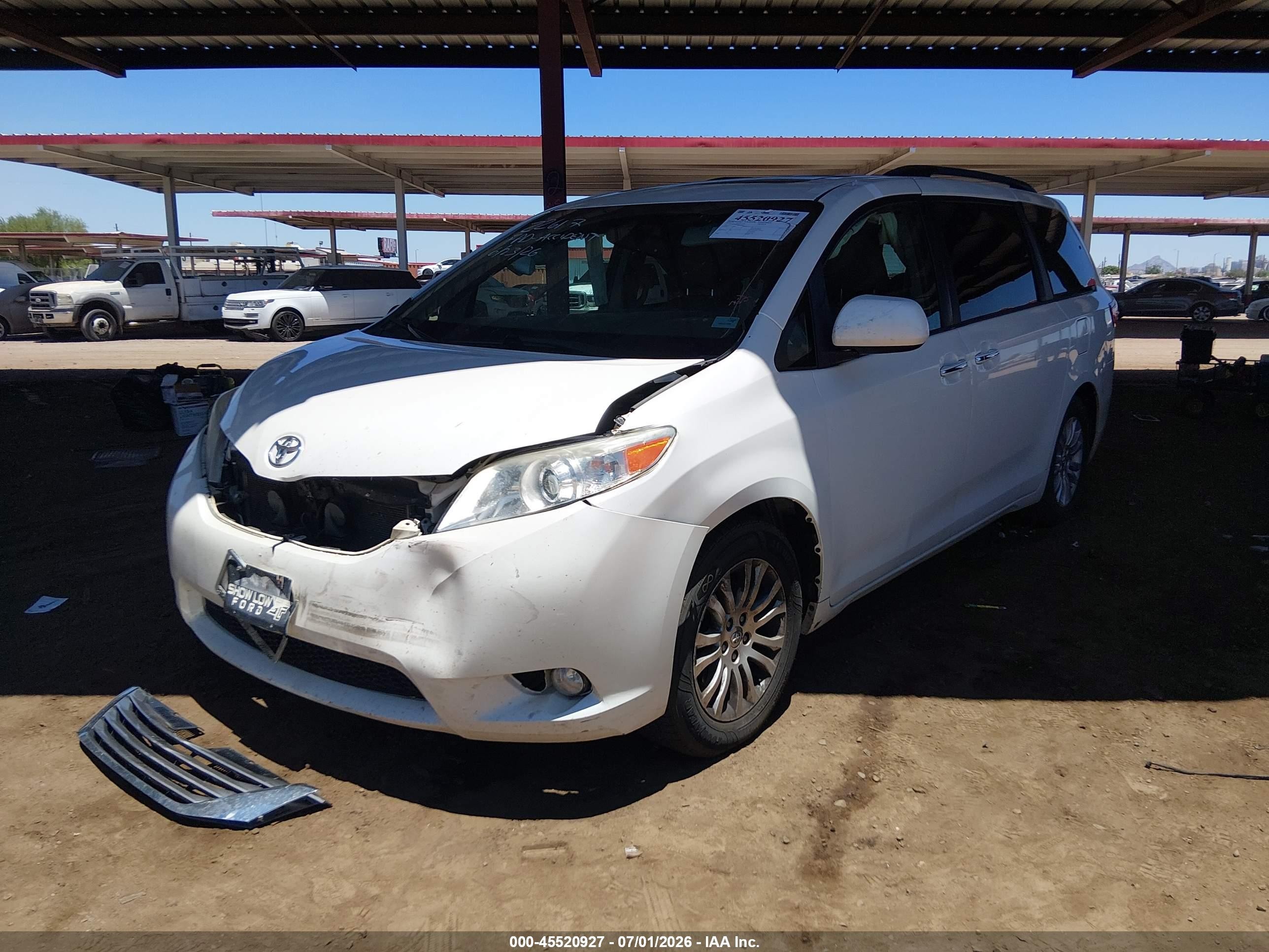 2015 Toyota Sienna Xle Premium 8 Passenger White vin: 5TDYK3DC3FS551032