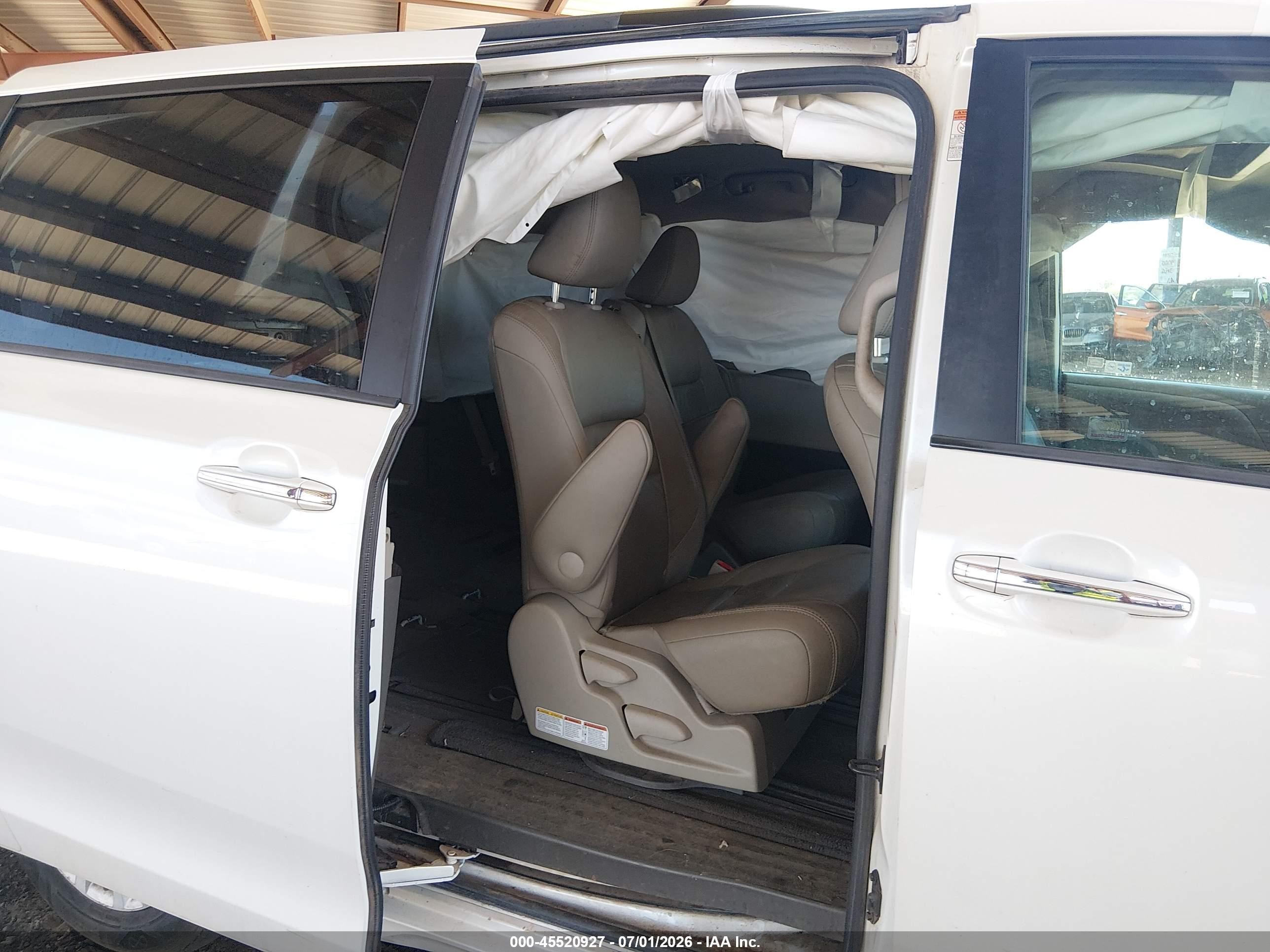 2015 Toyota Sienna Xle Premium 8 Passenger White vin: 5TDYK3DC3FS551032