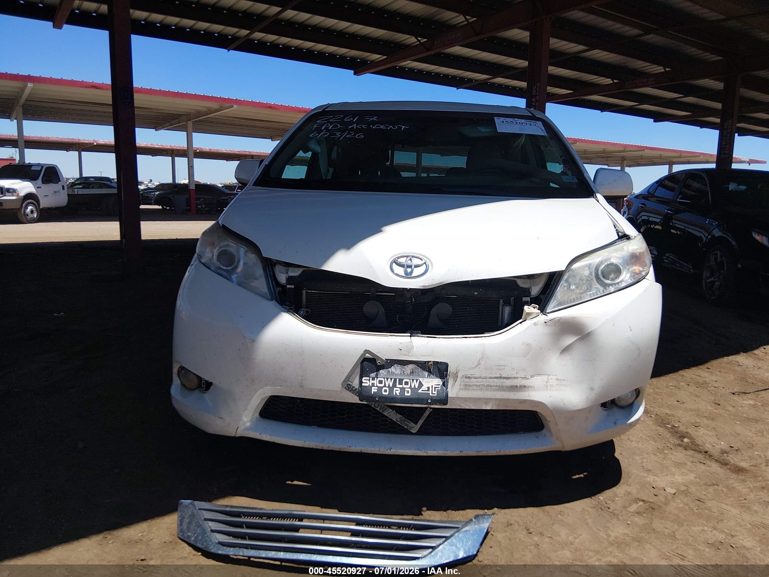 2015 Toyota Sienna Xle Premium 8 Passenger White vin: 5TDYK3DC3FS551032