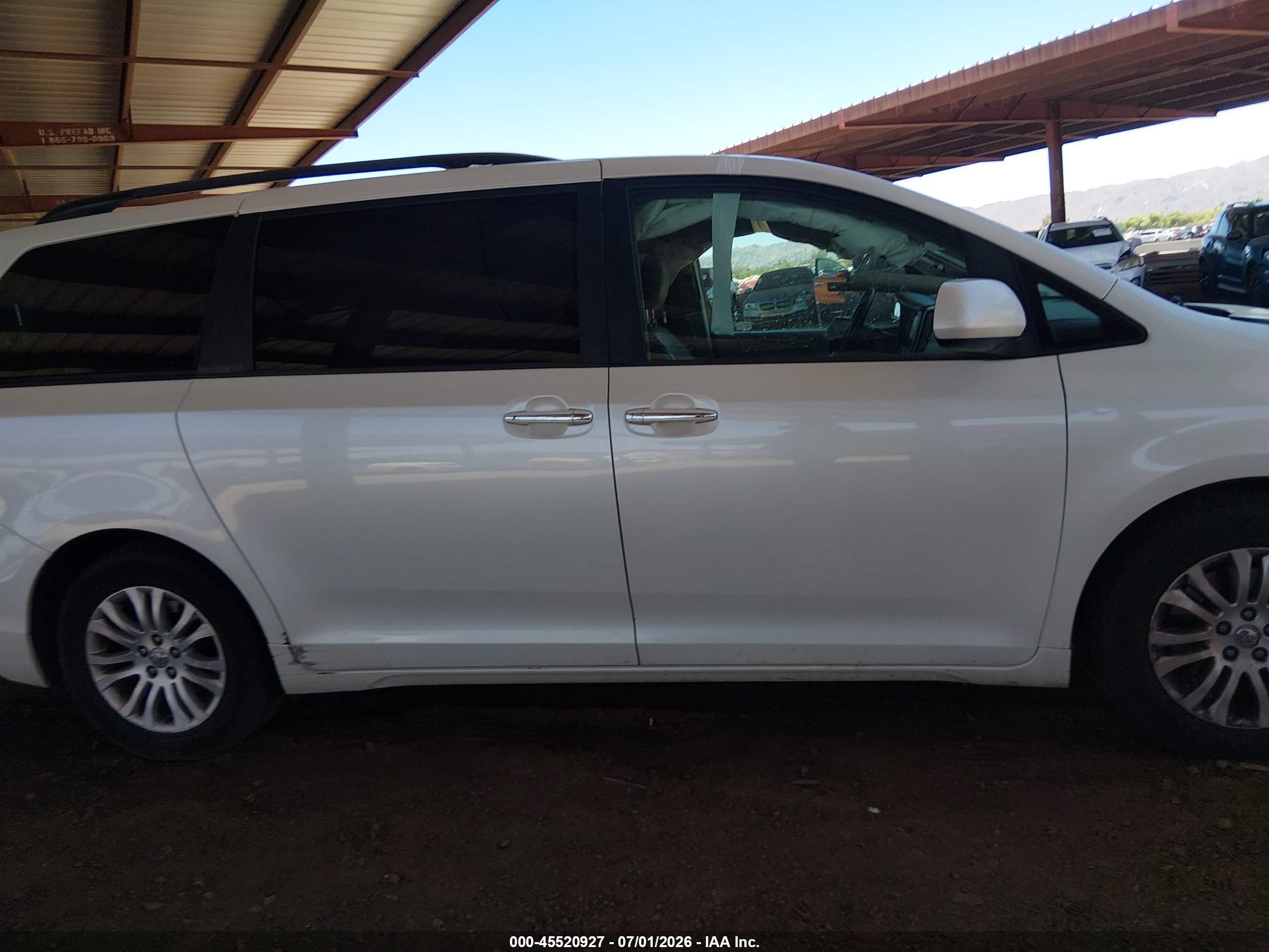 2015 Toyota Sienna Xle Premium 8 Passenger White vin: 5TDYK3DC3FS551032