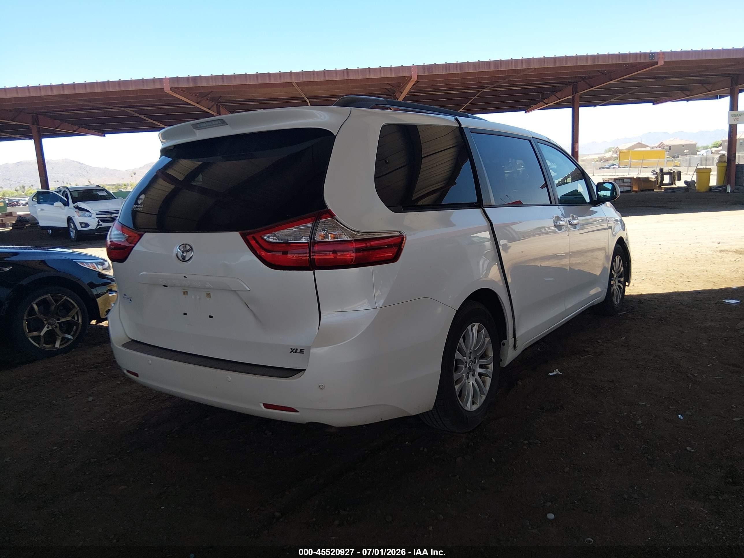 2015 Toyota Sienna Xle Premium 8 Passenger White vin: 5TDYK3DC3FS551032
