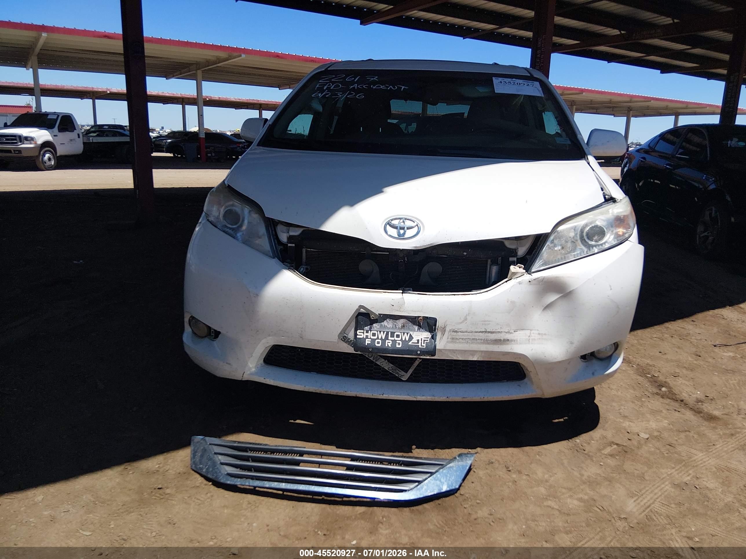 2015 Toyota Sienna Xle Premium 8 Passenger White vin: 5TDYK3DC3FS551032