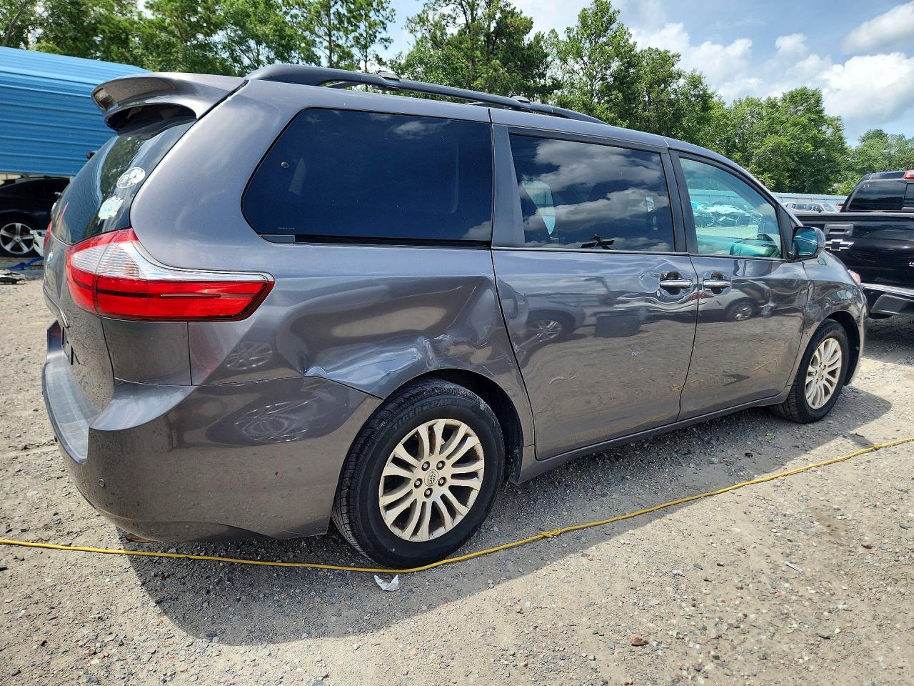 2015 Toyota Sienna Xle Premium 8-passenger Gray vin: 5TDYK3DC3FS556277