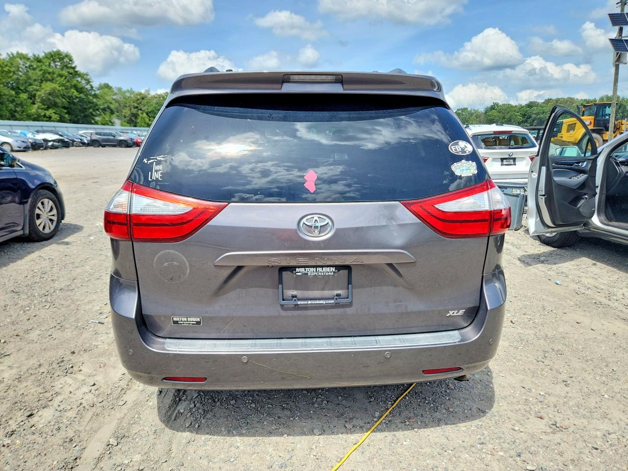 2015 Toyota Sienna Xle Premium 8-passenger Gray vin: 5TDYK3DC3FS556277