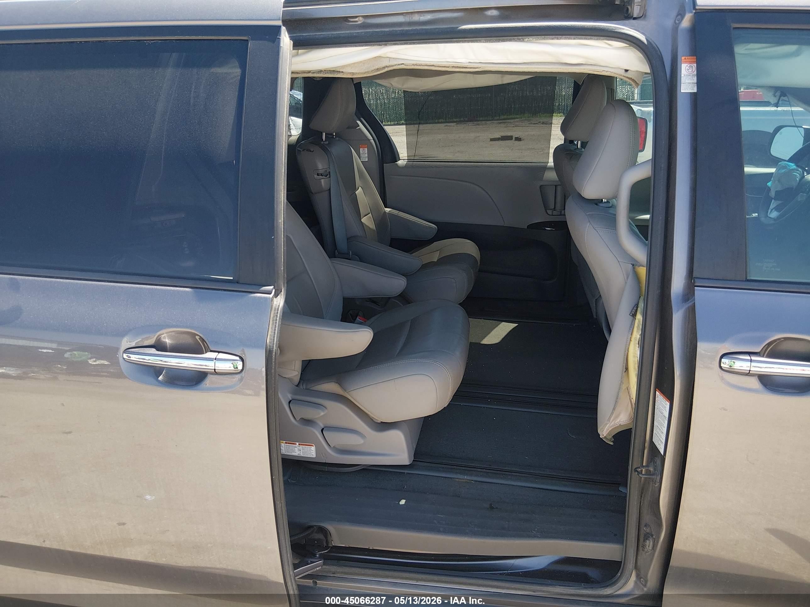 2015 Toyota Sienna Xle 8 Passenger Gray vin: 5TDYK3DC3FS558398