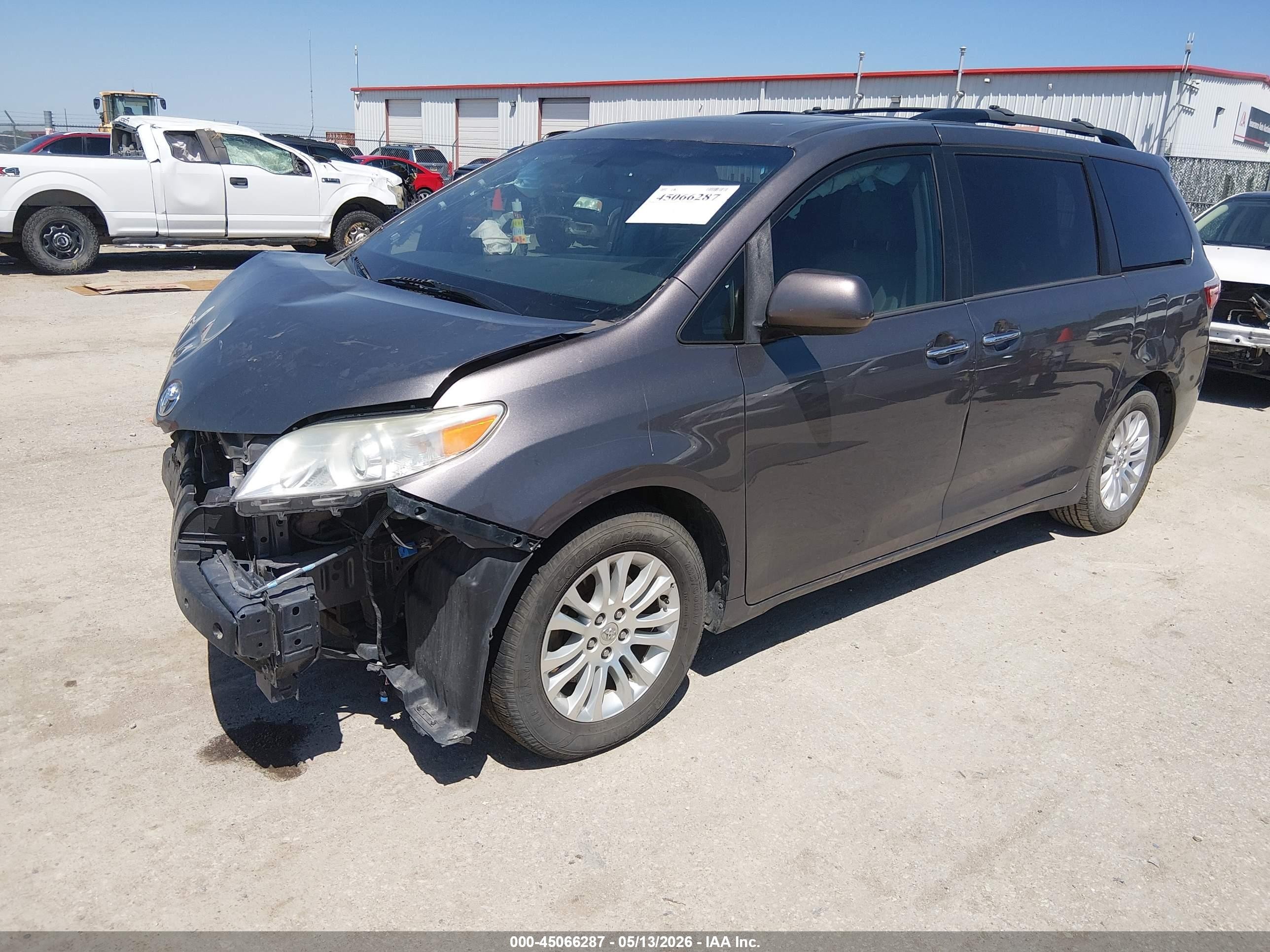 2015 Toyota Sienna Xle 8 Passenger Gray vin: 5TDYK3DC3FS558398