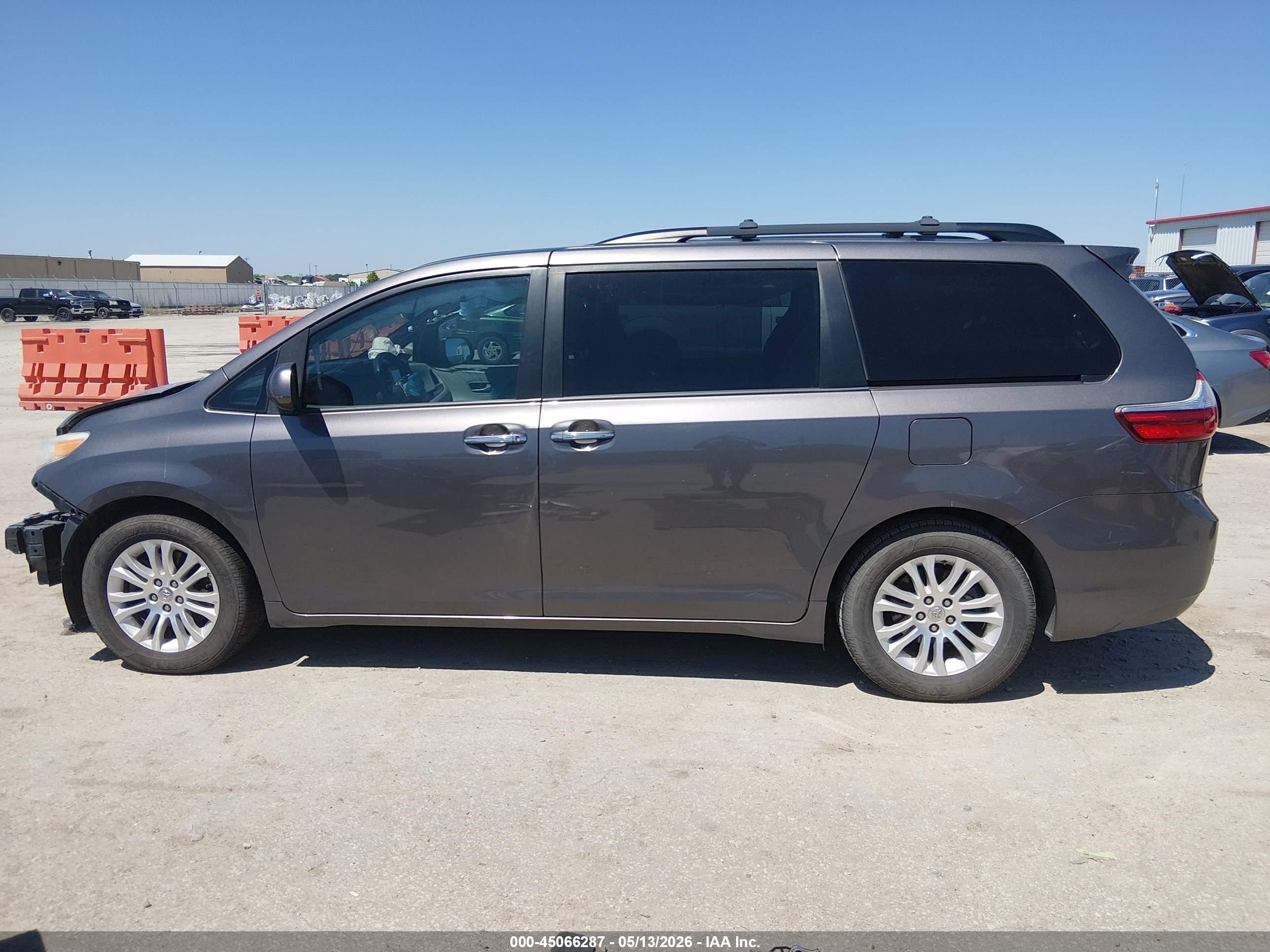 2015 Toyota Sienna Xle 8 Passenger Gray vin: 5TDYK3DC3FS558398