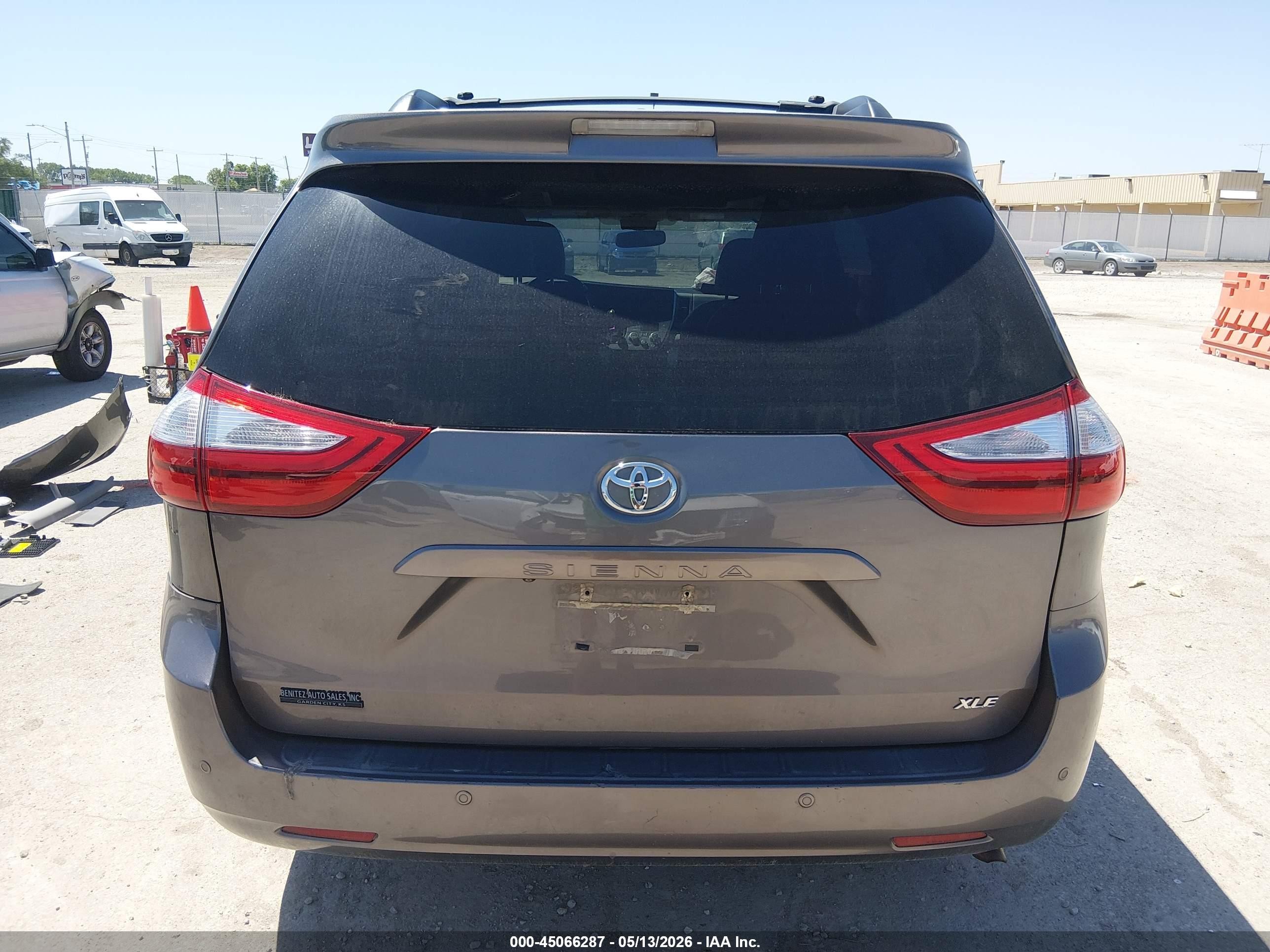 2015 Toyota Sienna Xle 8 Passenger Gray vin: 5TDYK3DC3FS558398