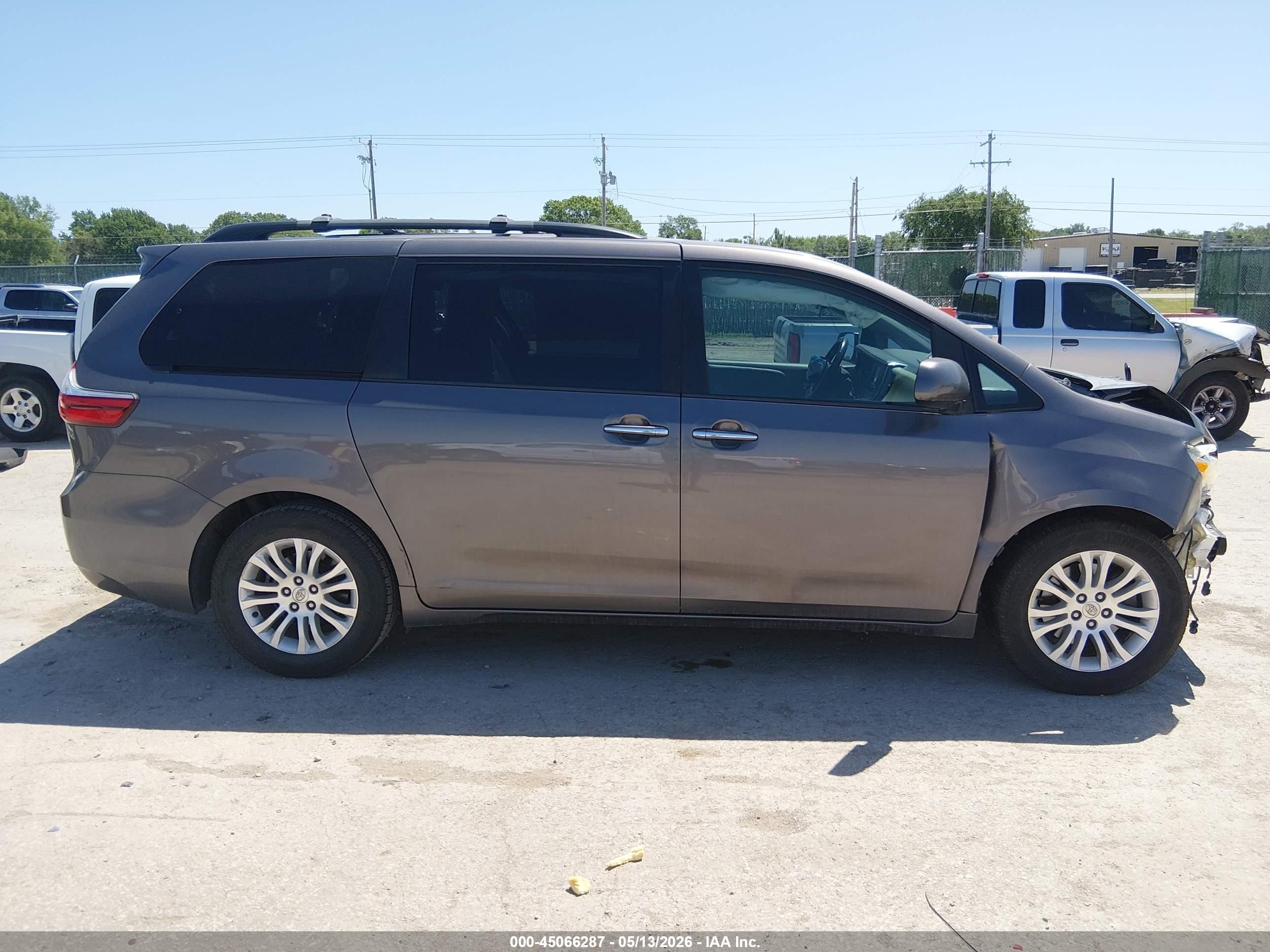 2015 Toyota Sienna Xle 8 Passenger Gray vin: 5TDYK3DC3FS558398