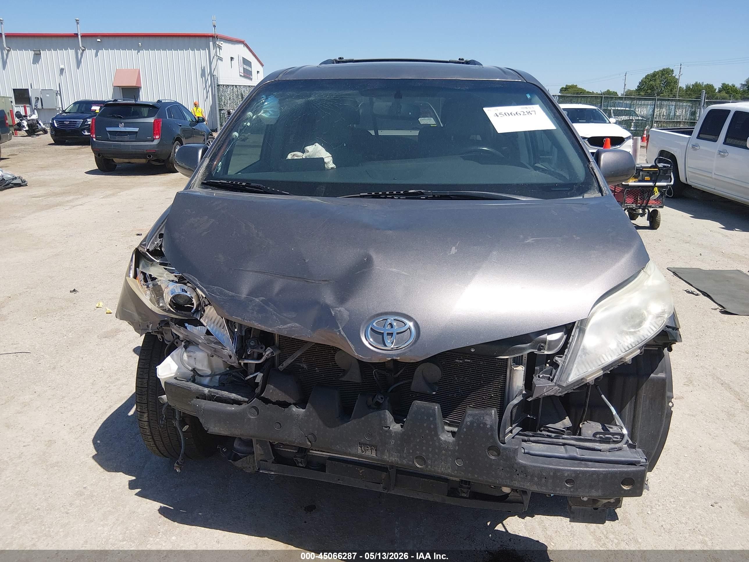 2015 Toyota Sienna Xle 8 Passenger Gray vin: 5TDYK3DC3FS558398