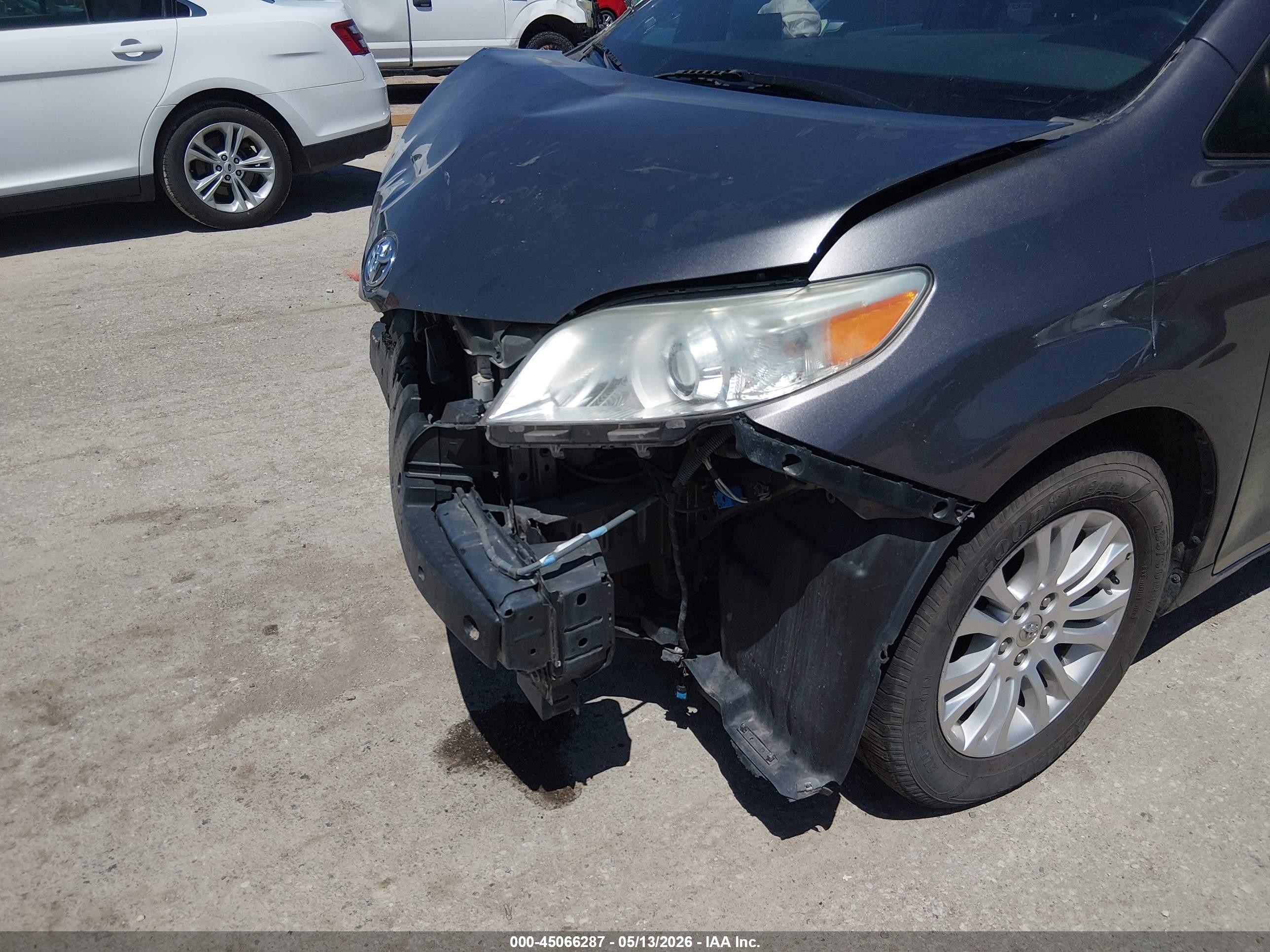 2015 Toyota Sienna Xle 8 Passenger Gray vin: 5TDYK3DC3FS558398