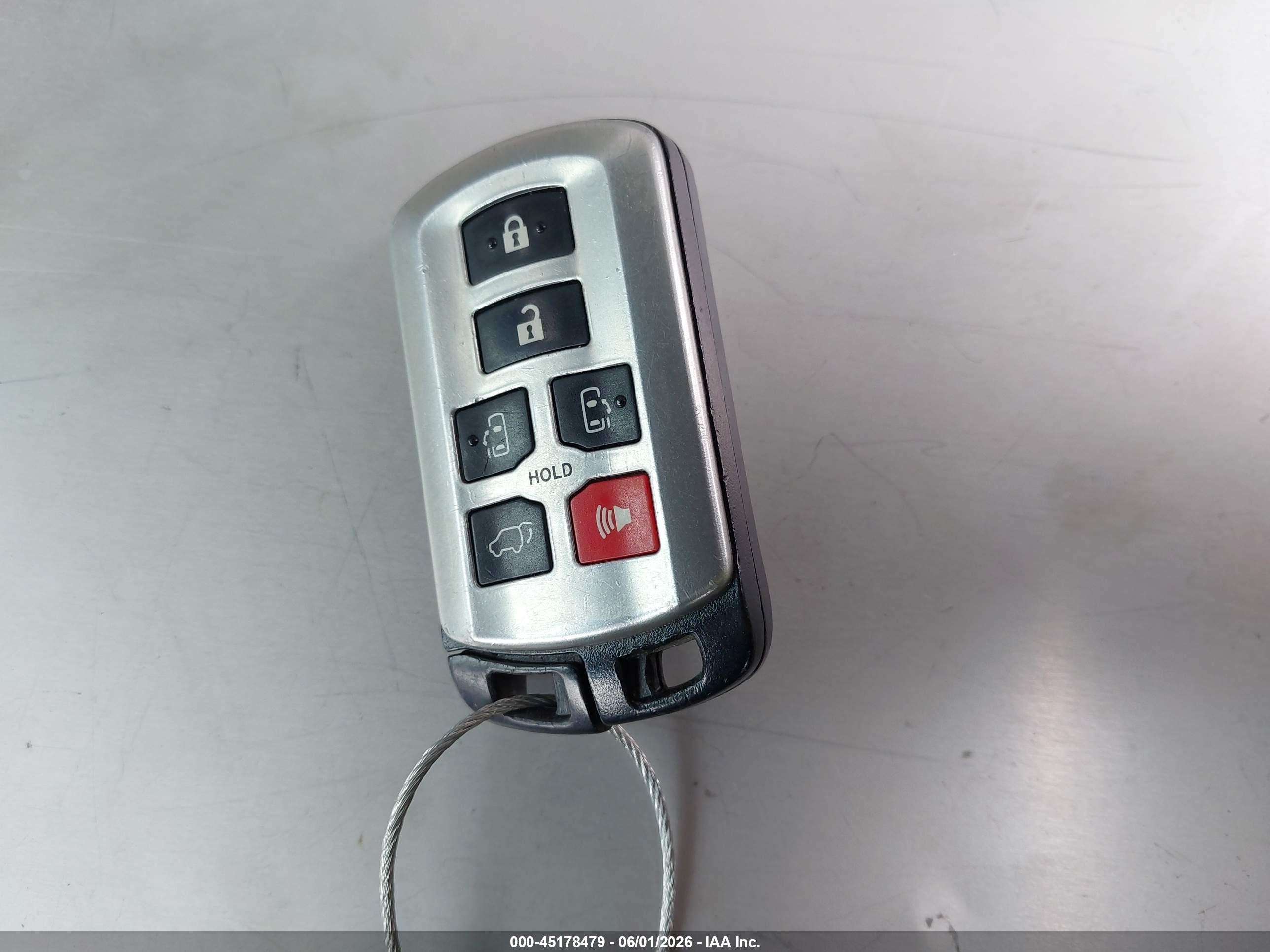 2015 Toyota Sienna Xle 8 Passenger White vin: 5TDYK3DC3FS576674