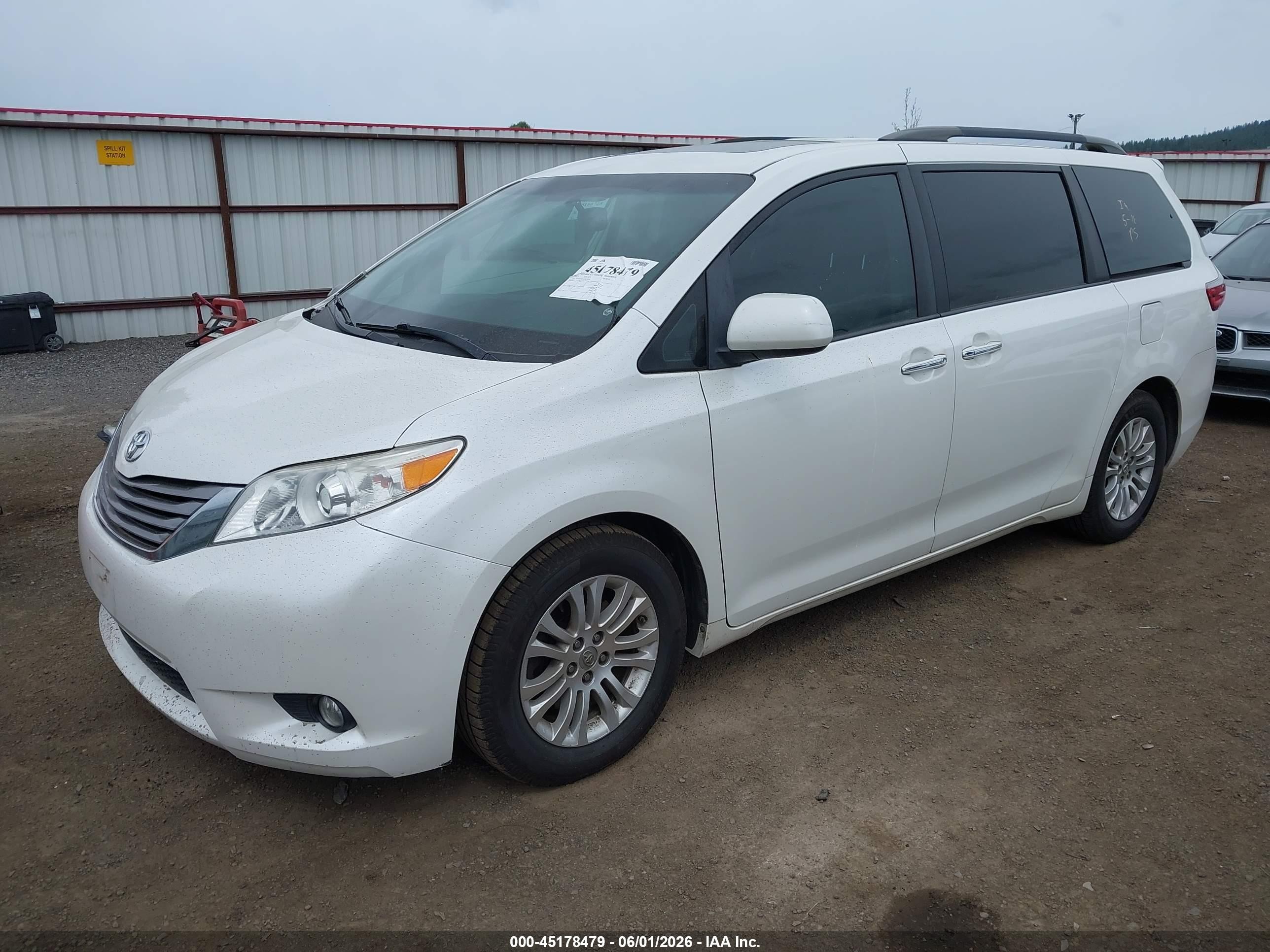 2015 Toyota Sienna Xle 8 Passenger White vin: 5TDYK3DC3FS576674