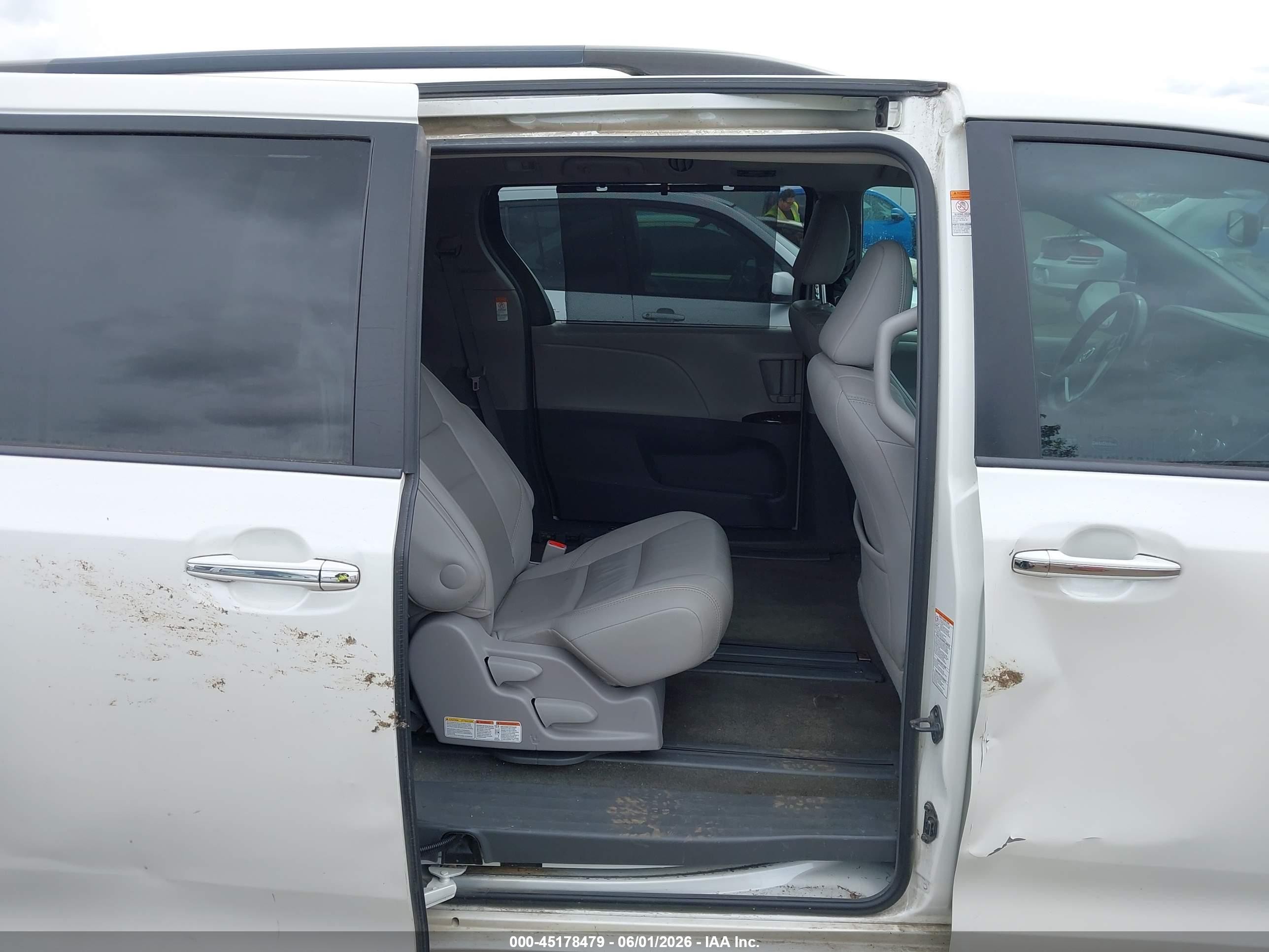 2015 Toyota Sienna Xle 8 Passenger White vin: 5TDYK3DC3FS576674