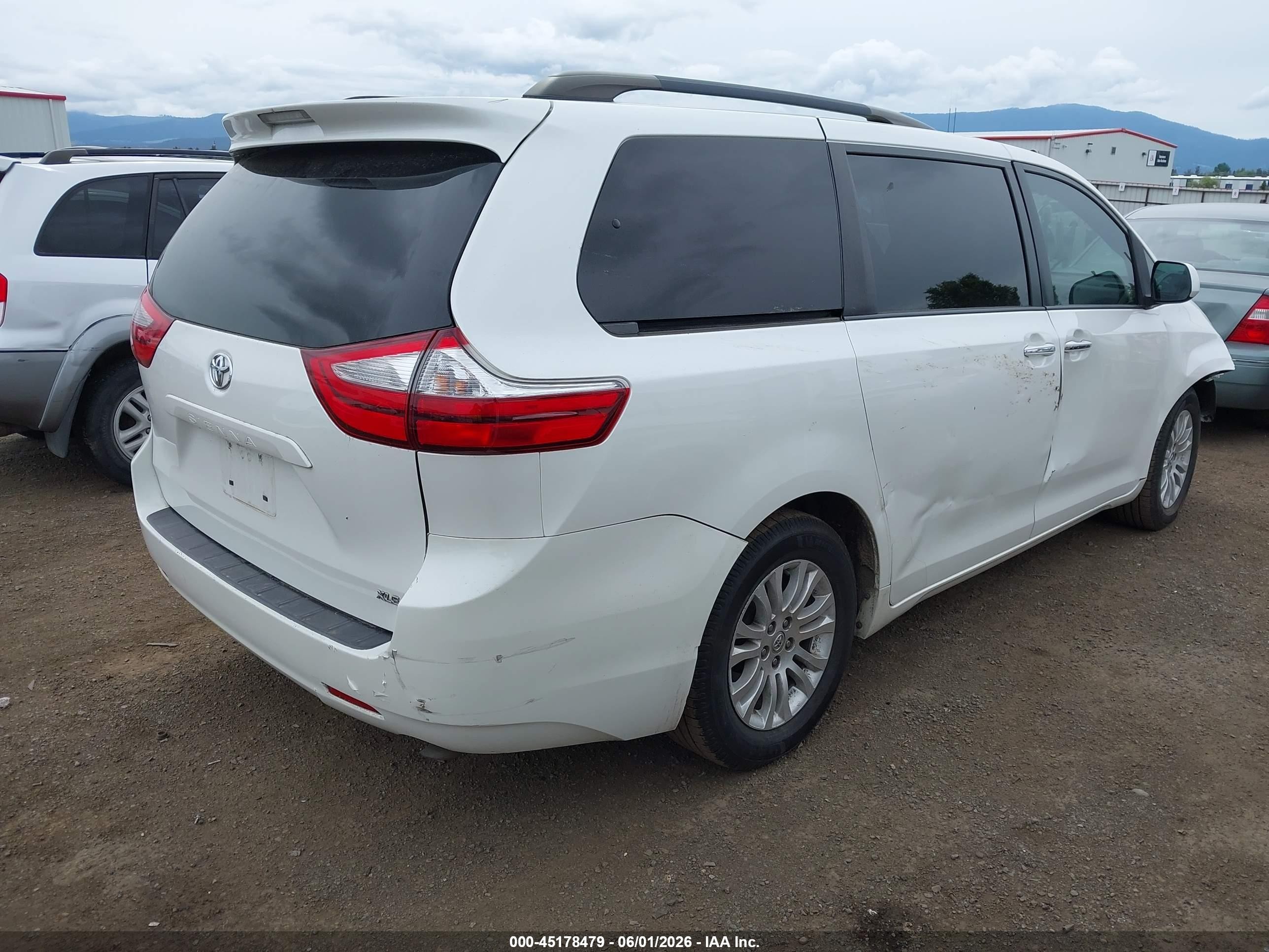 2015 Toyota Sienna Xle 8 Passenger White vin: 5TDYK3DC3FS576674