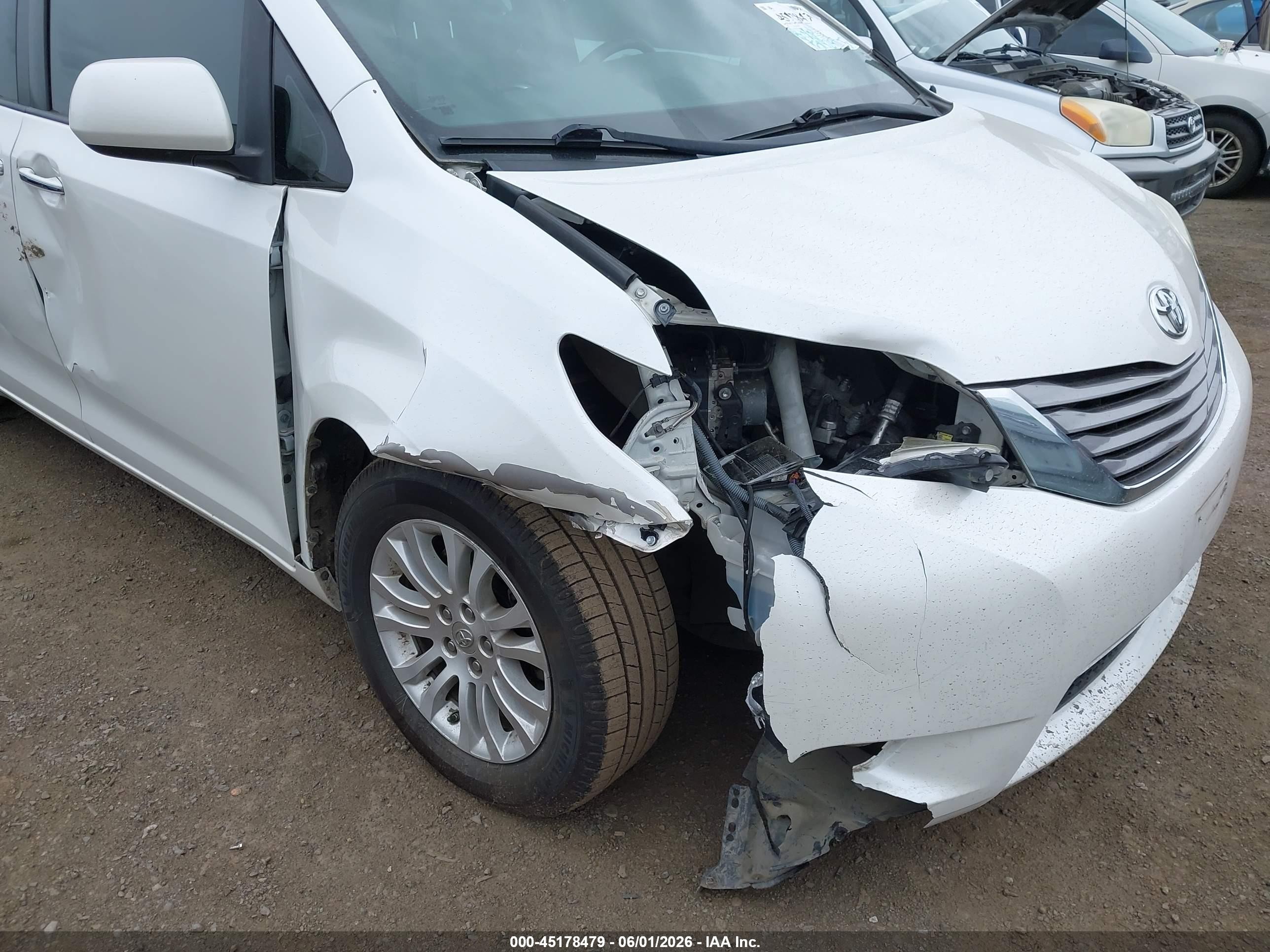 2015 Toyota Sienna Xle 8 Passenger White vin: 5TDYK3DC3FS576674