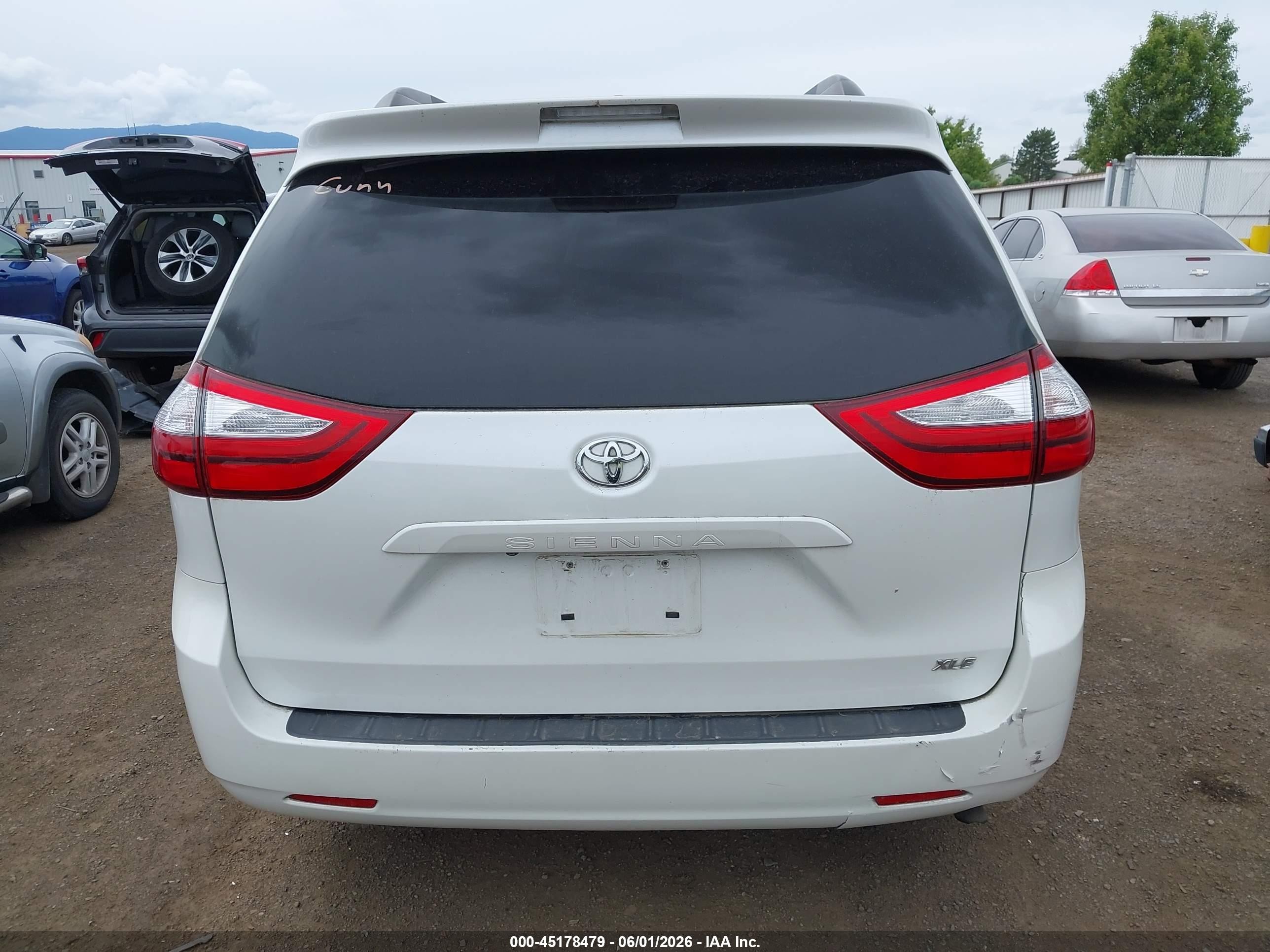 2015 Toyota Sienna Xle 8 Passenger White vin: 5TDYK3DC3FS576674