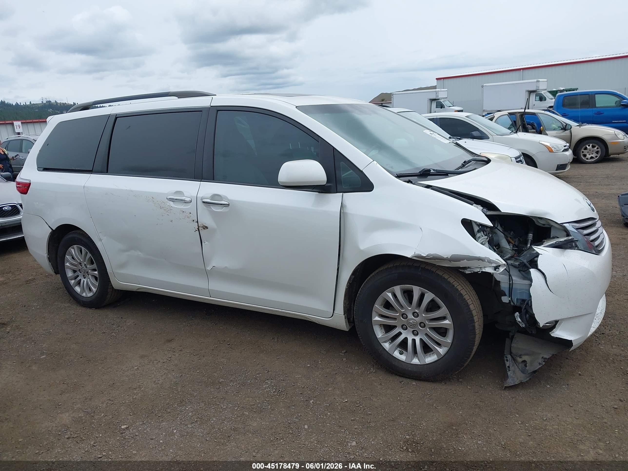 2015 Toyota Sienna Xle 8 Passenger White vin: 5TDYK3DC3FS576674