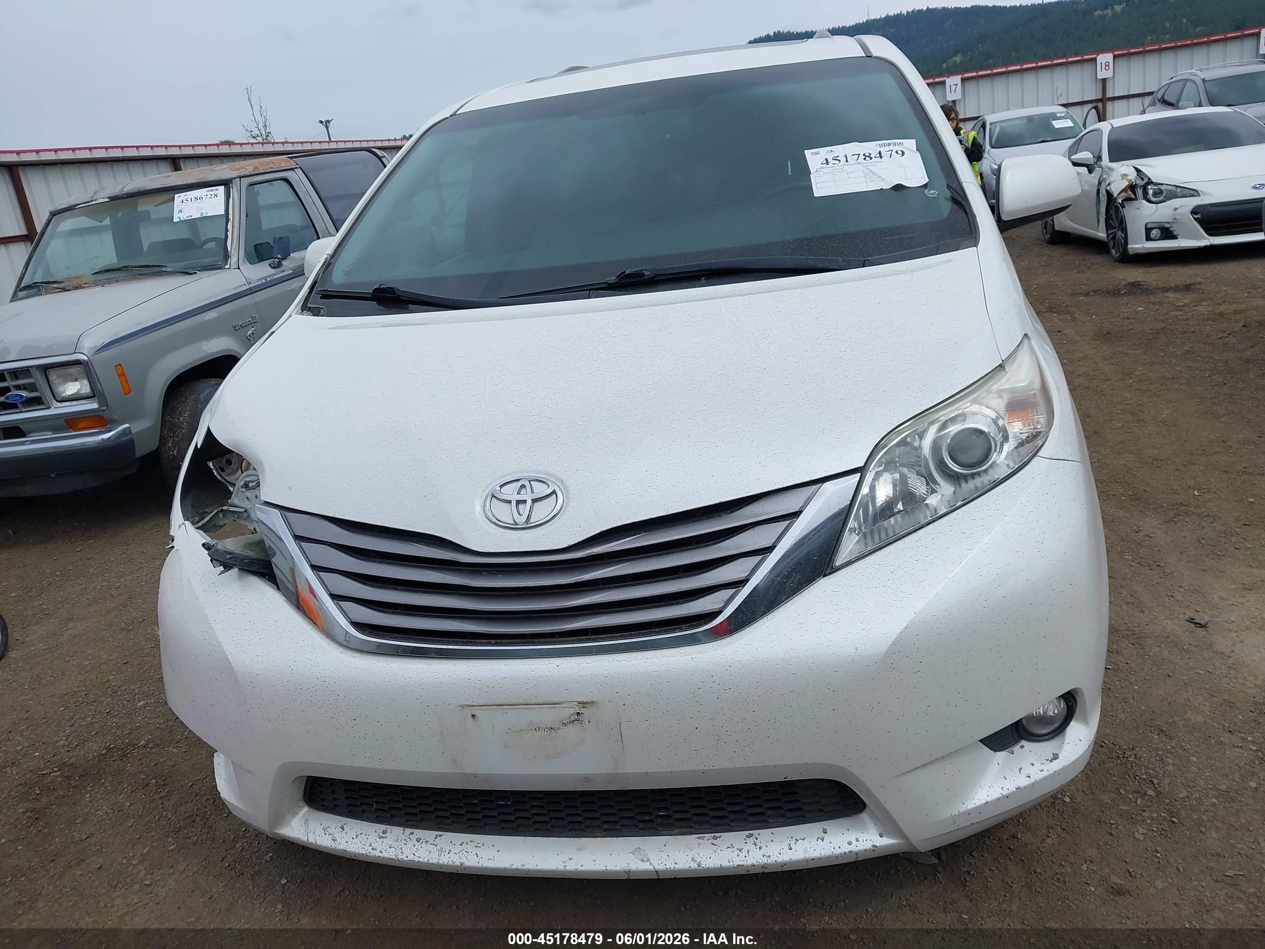 2015 Toyota Sienna Xle 8 Passenger White vin: 5TDYK3DC3FS576674