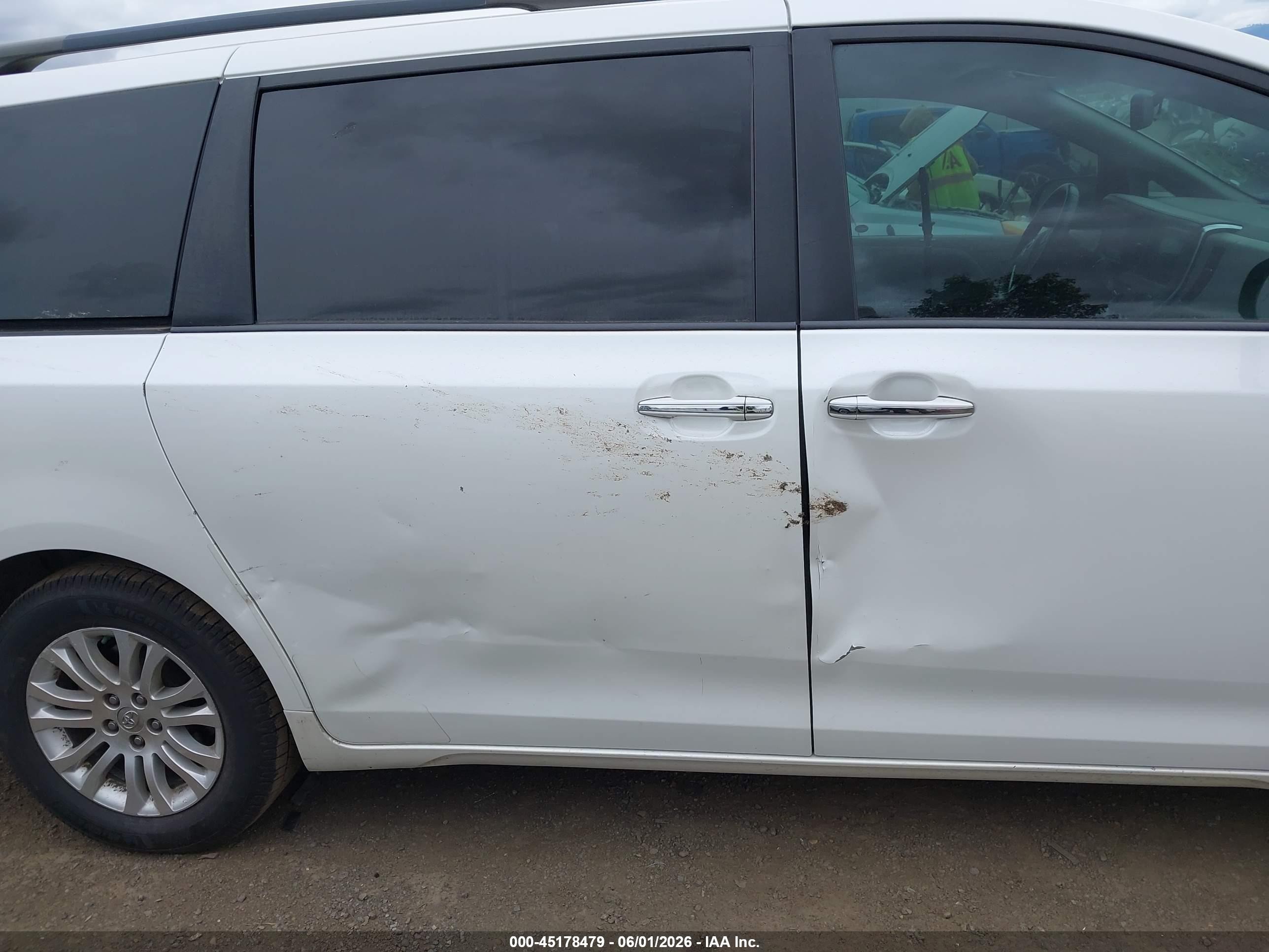 2015 Toyota Sienna Xle 8 Passenger White vin: 5TDYK3DC3FS576674