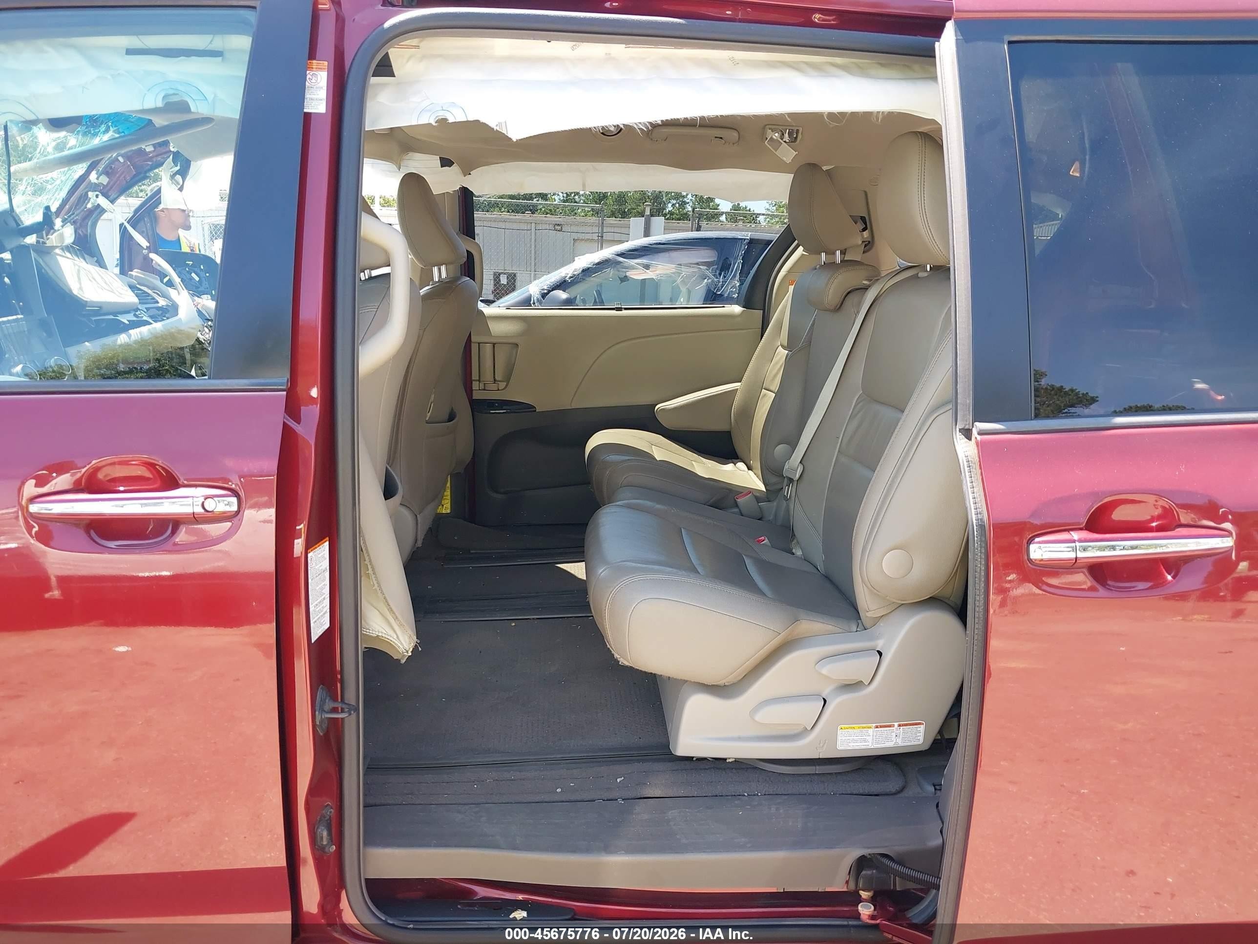 2015 Toyota Sienna Xle 8 Passenger Burgundy vin: 5TDYK3DC3FS588100