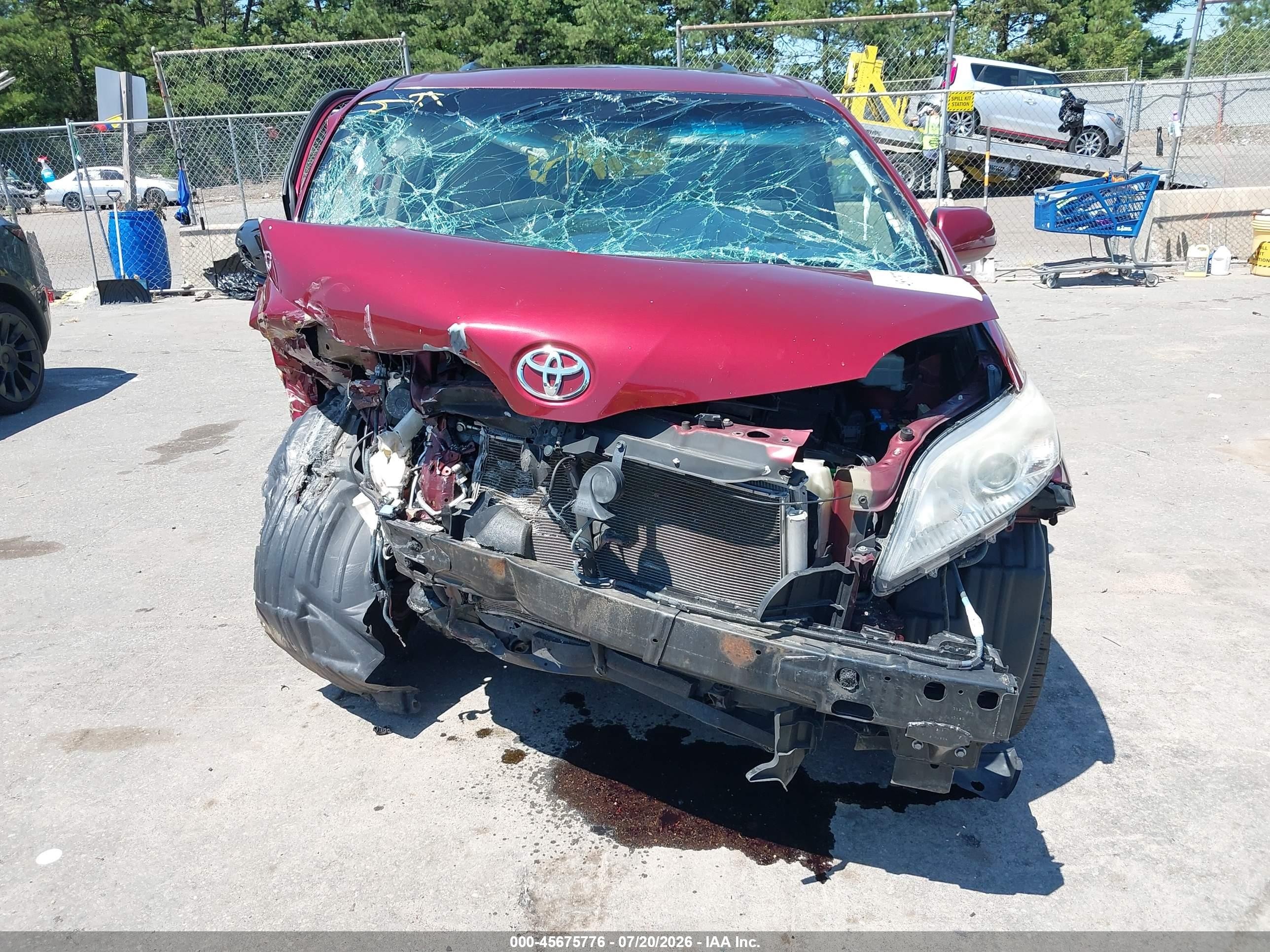 2015 Toyota Sienna Xle 8 Passenger Burgundy vin: 5TDYK3DC3FS588100