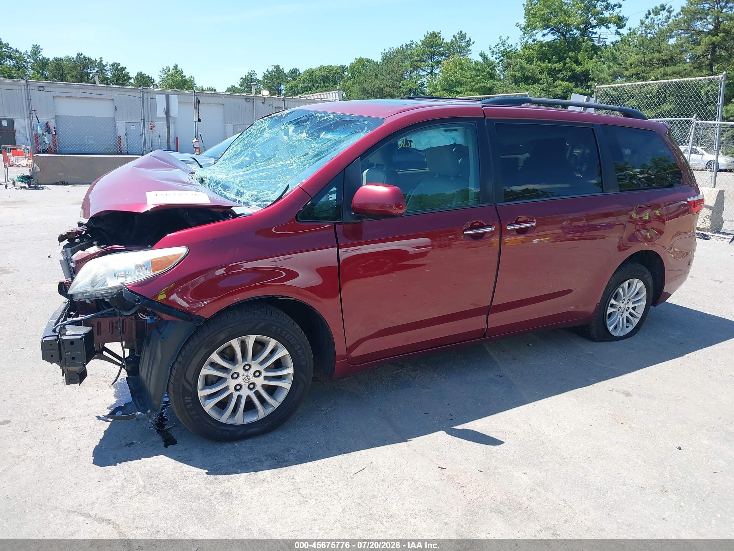 2015 Toyota Sienna Xle 8 Passenger Burgundy vin: 5TDYK3DC3FS588100